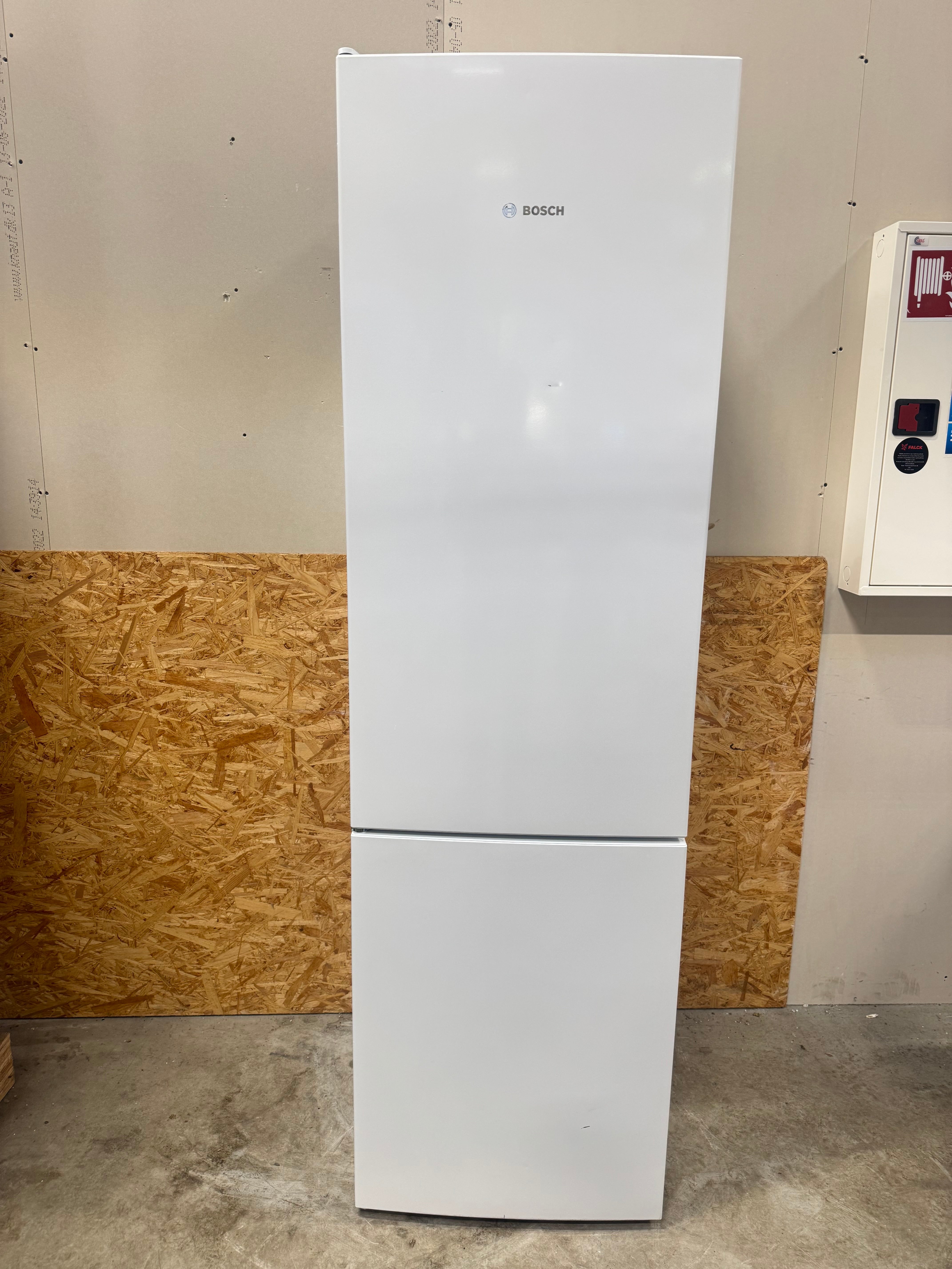 Bosch køle/fryseskab KGV39VWEA - D17490