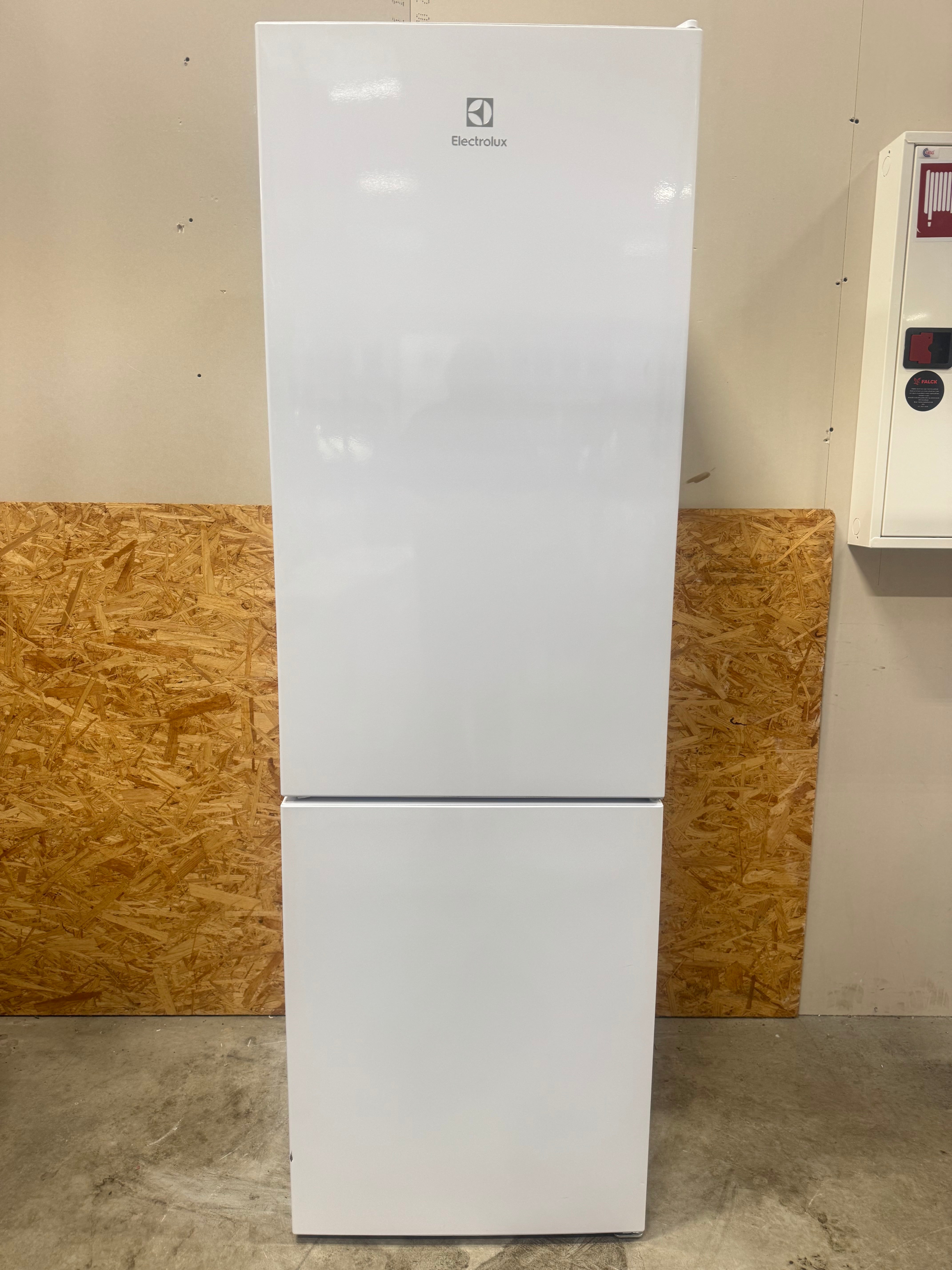 Electrolux køle/fryseskab LNC7ME32W4 - D17926