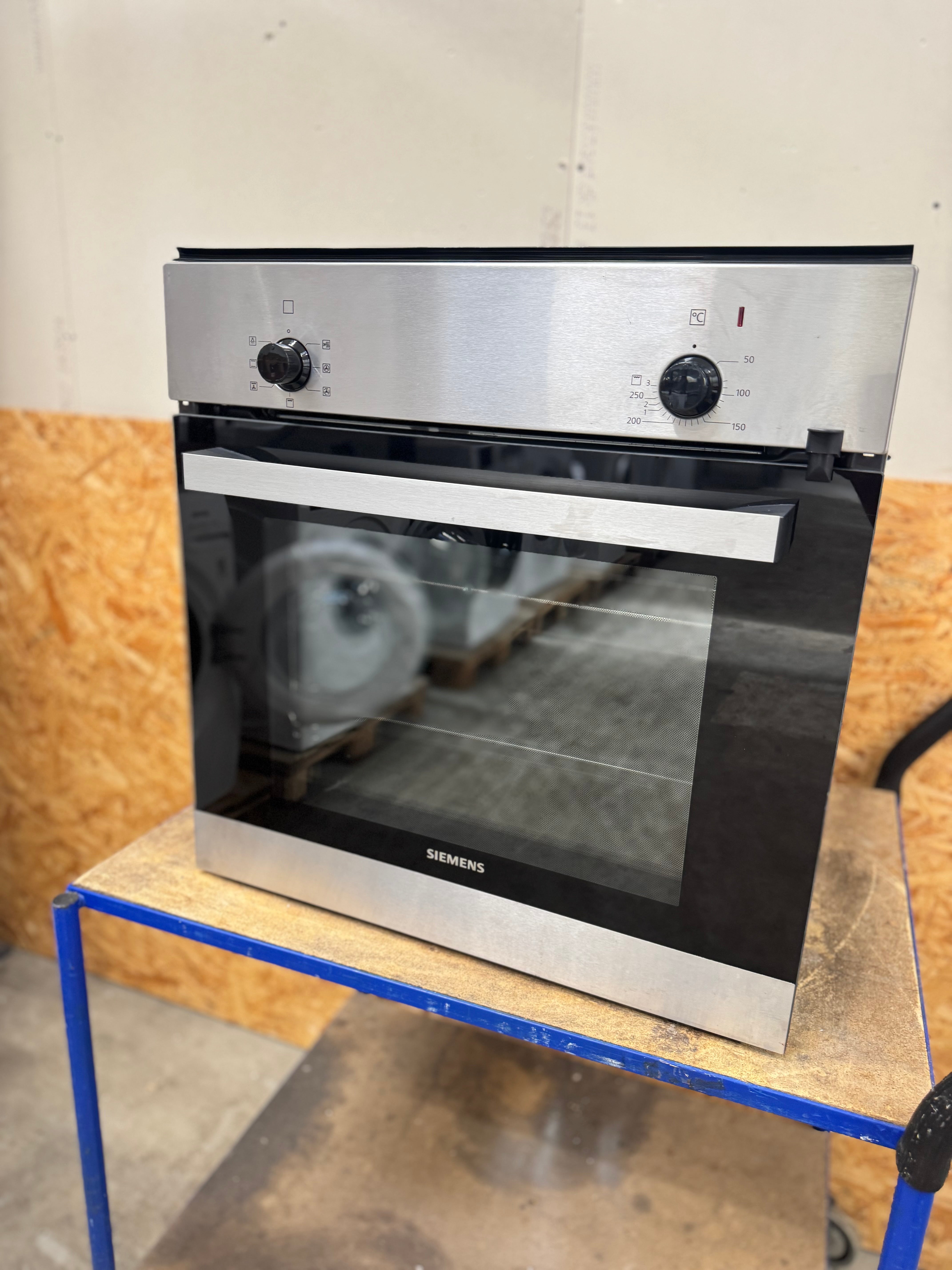 Siemens indbygningsovn HB010FBR0S - D16454