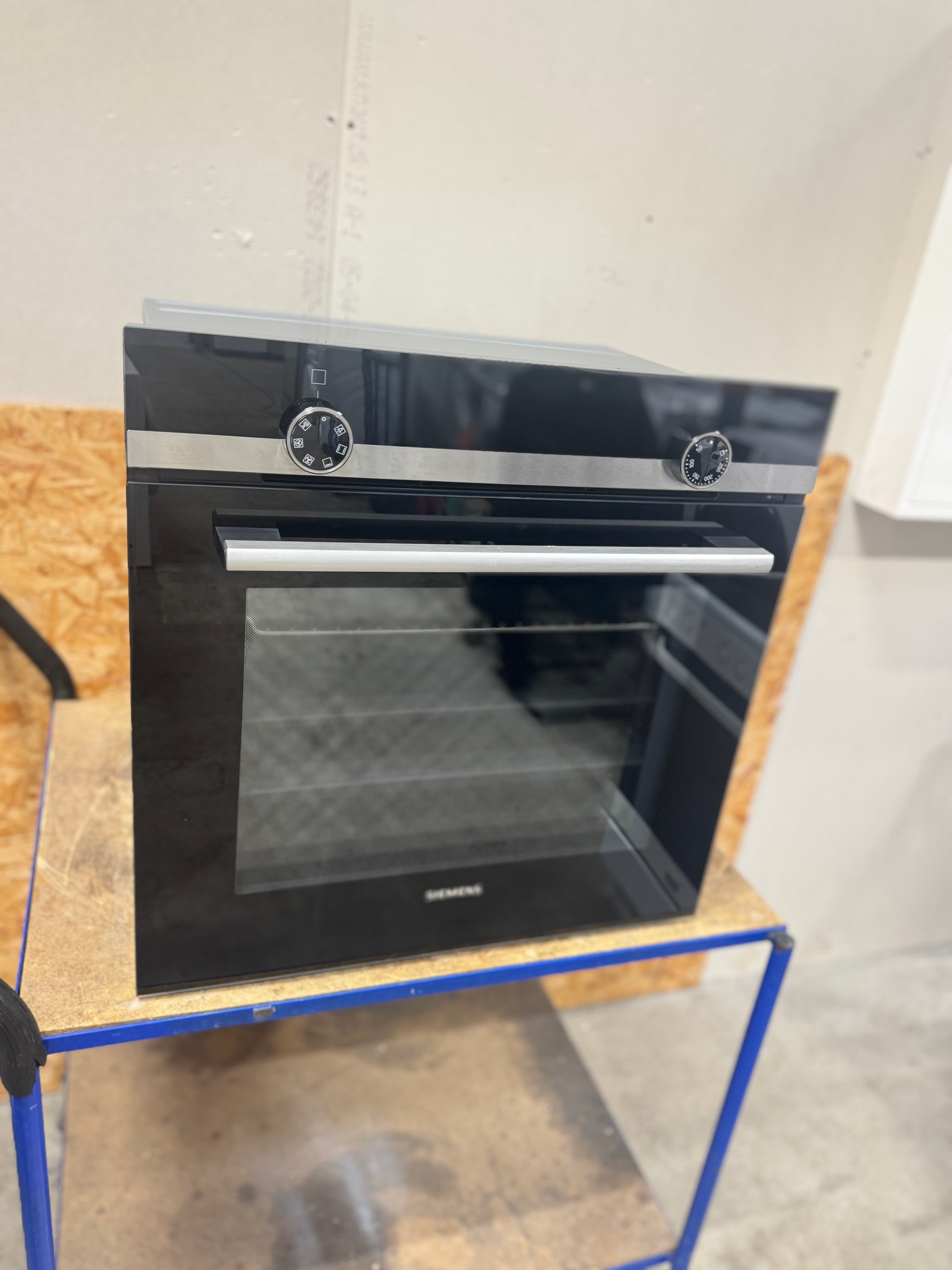 Siemens indbygningsovn HB510ABR0S - D17130