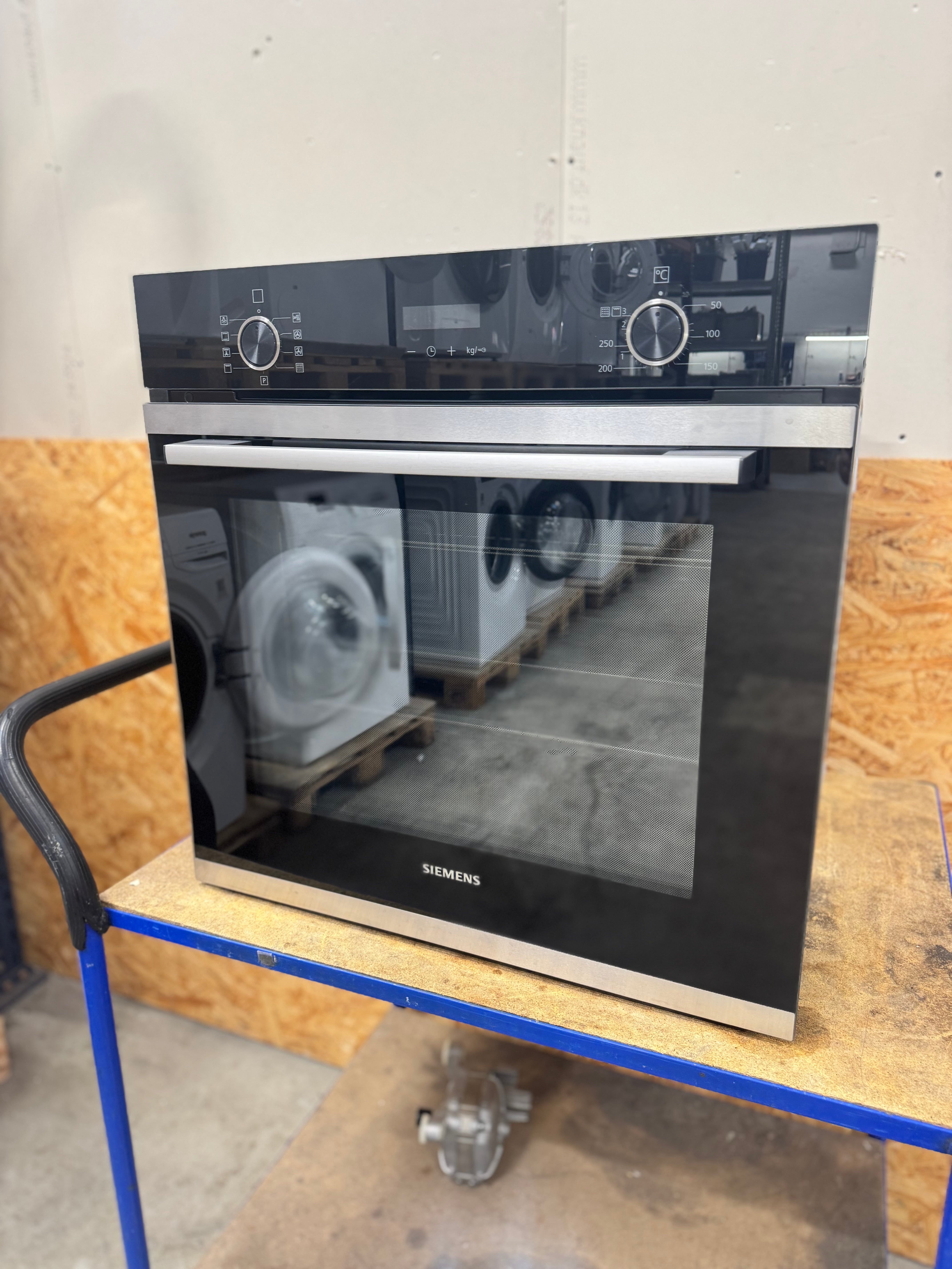 Siemens indbygningsovn HB273ABS0S - D16945