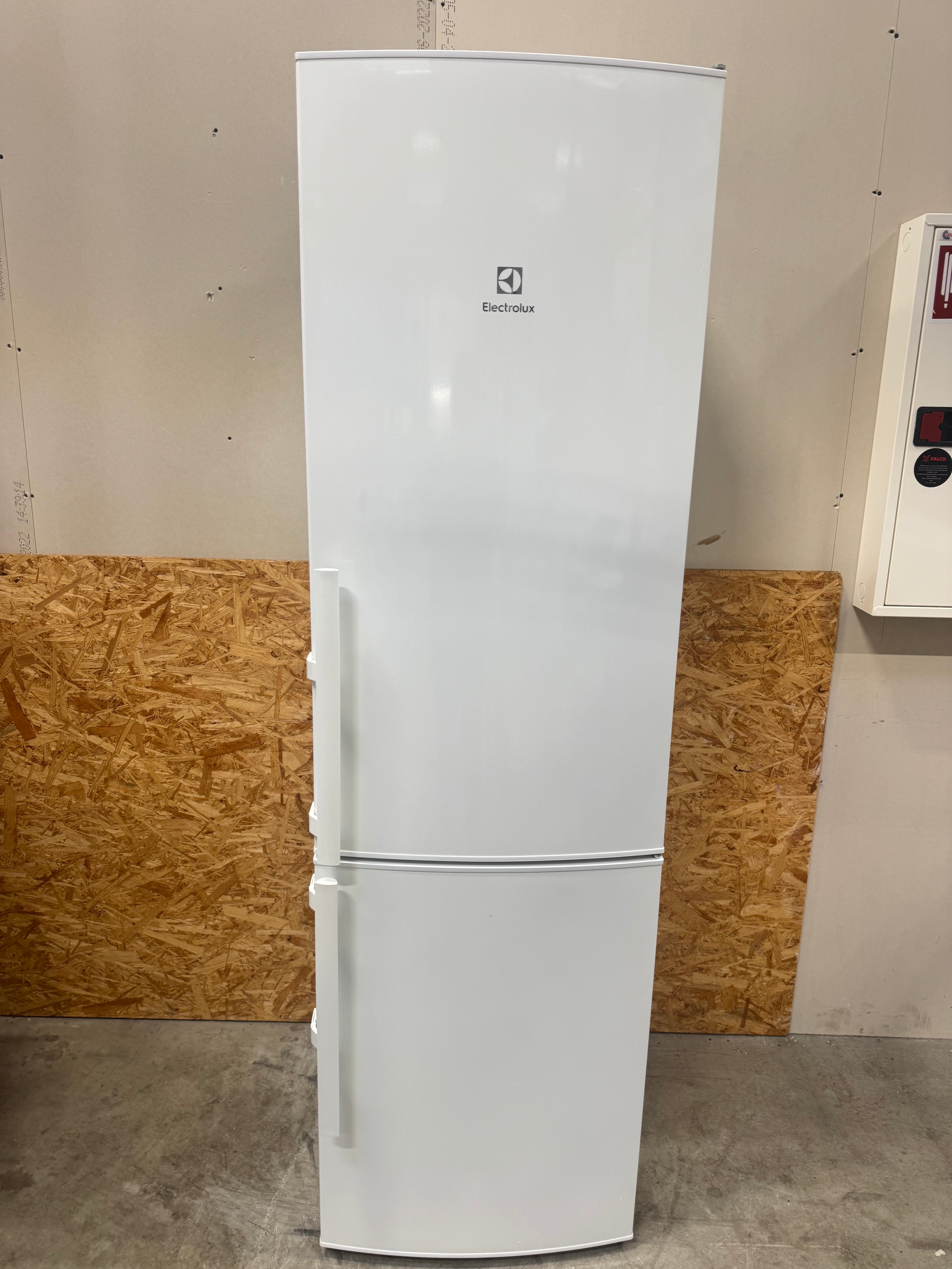 Electrolux køle/fryseskab EN3853MOW - D16916