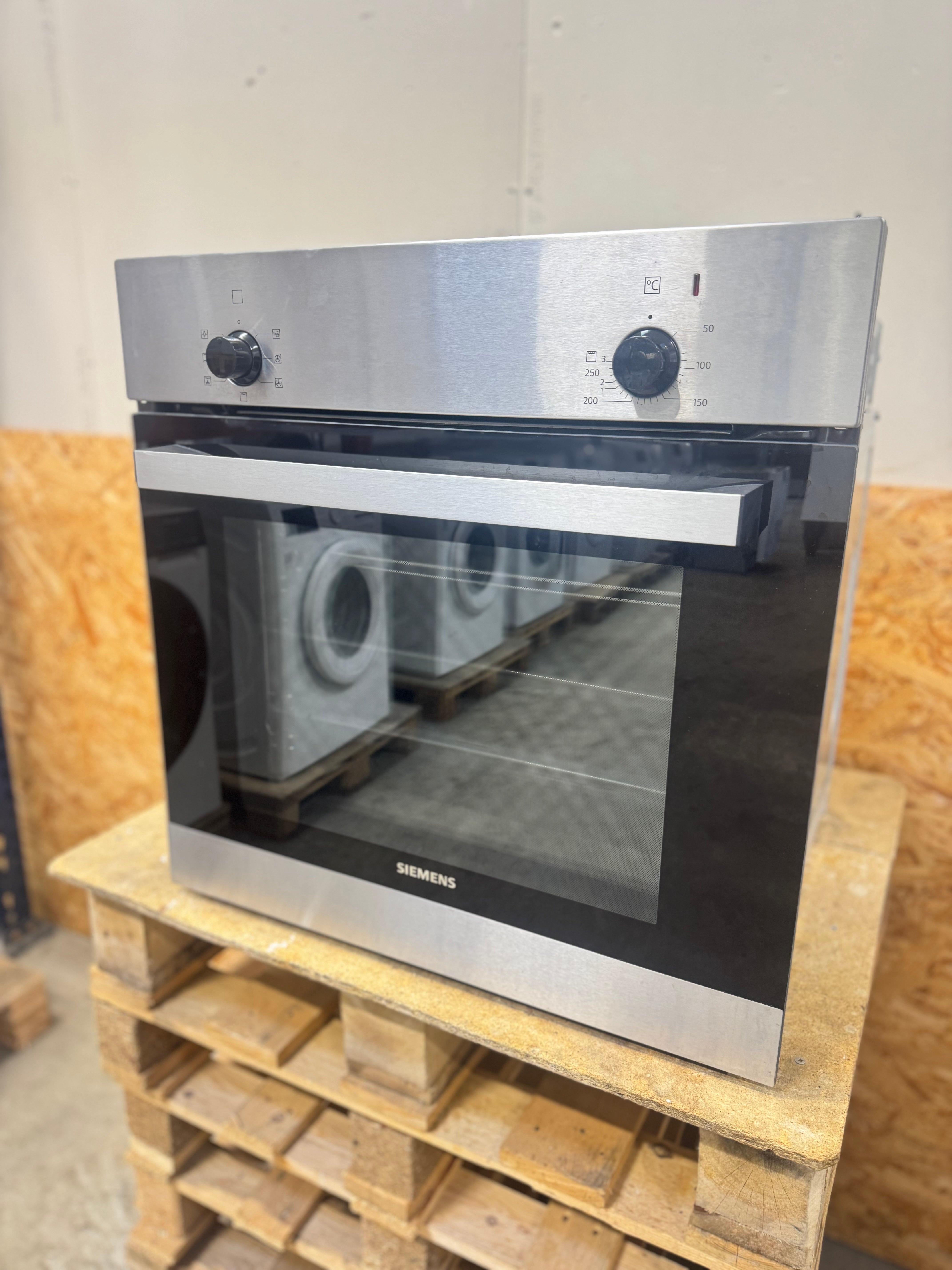 Siemens indbygningsovn HB010FBR1S - D18158