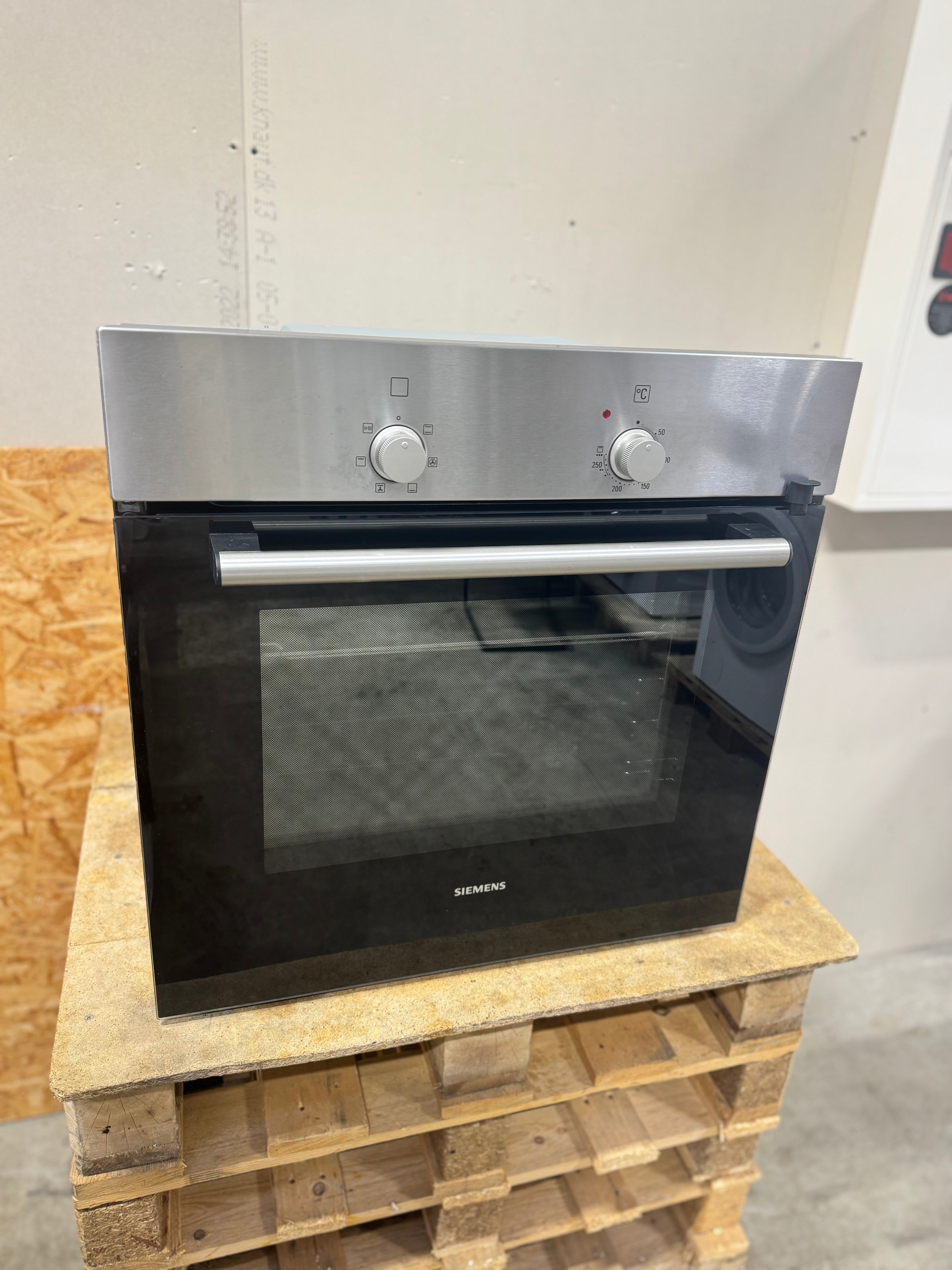 Siemens indbygningsovn HB301E2S - D16341