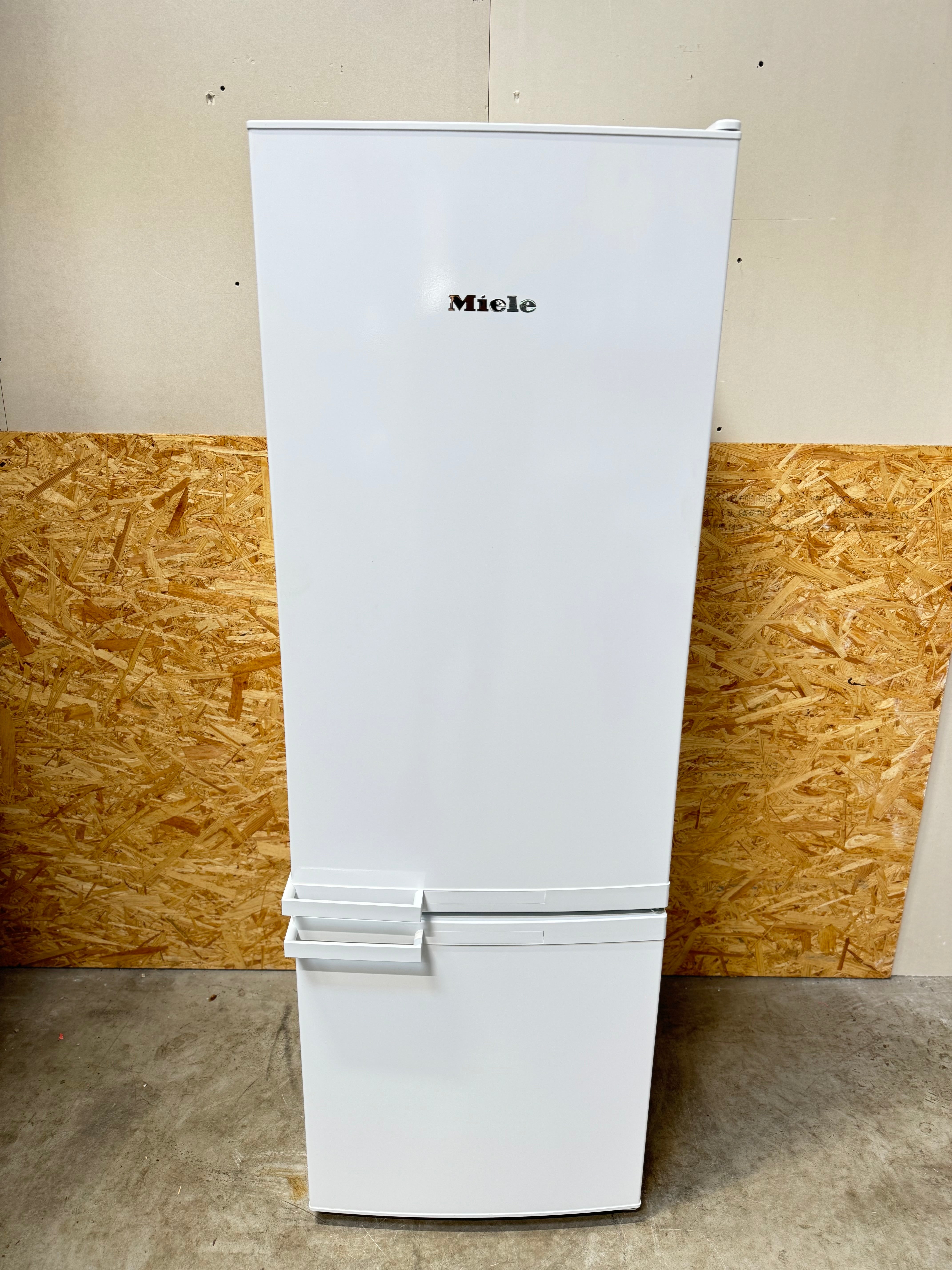 Miele køle/fryseskab KD26052WS - D19273