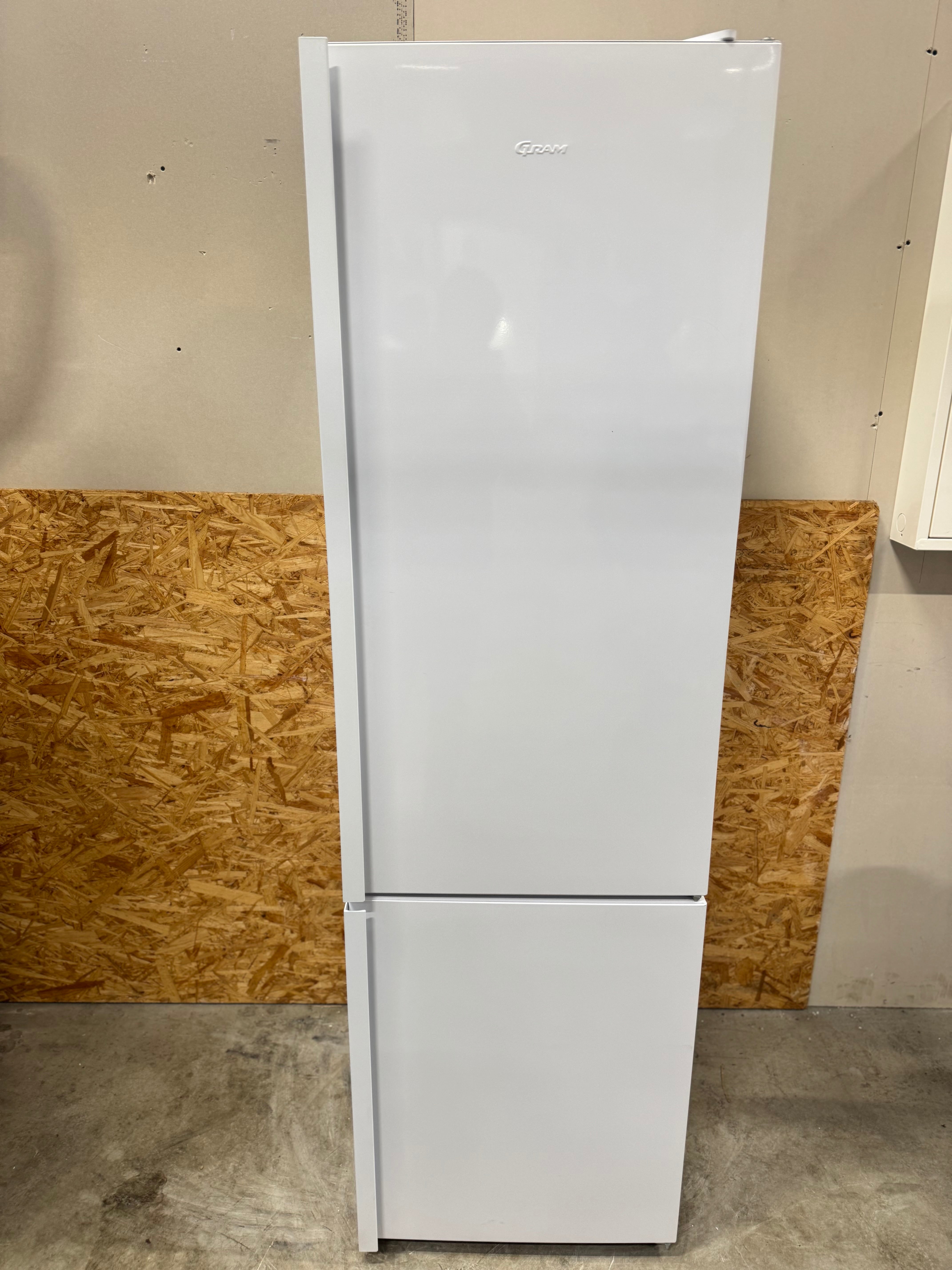 Gram køle/fryseskab KF471854 - D17156