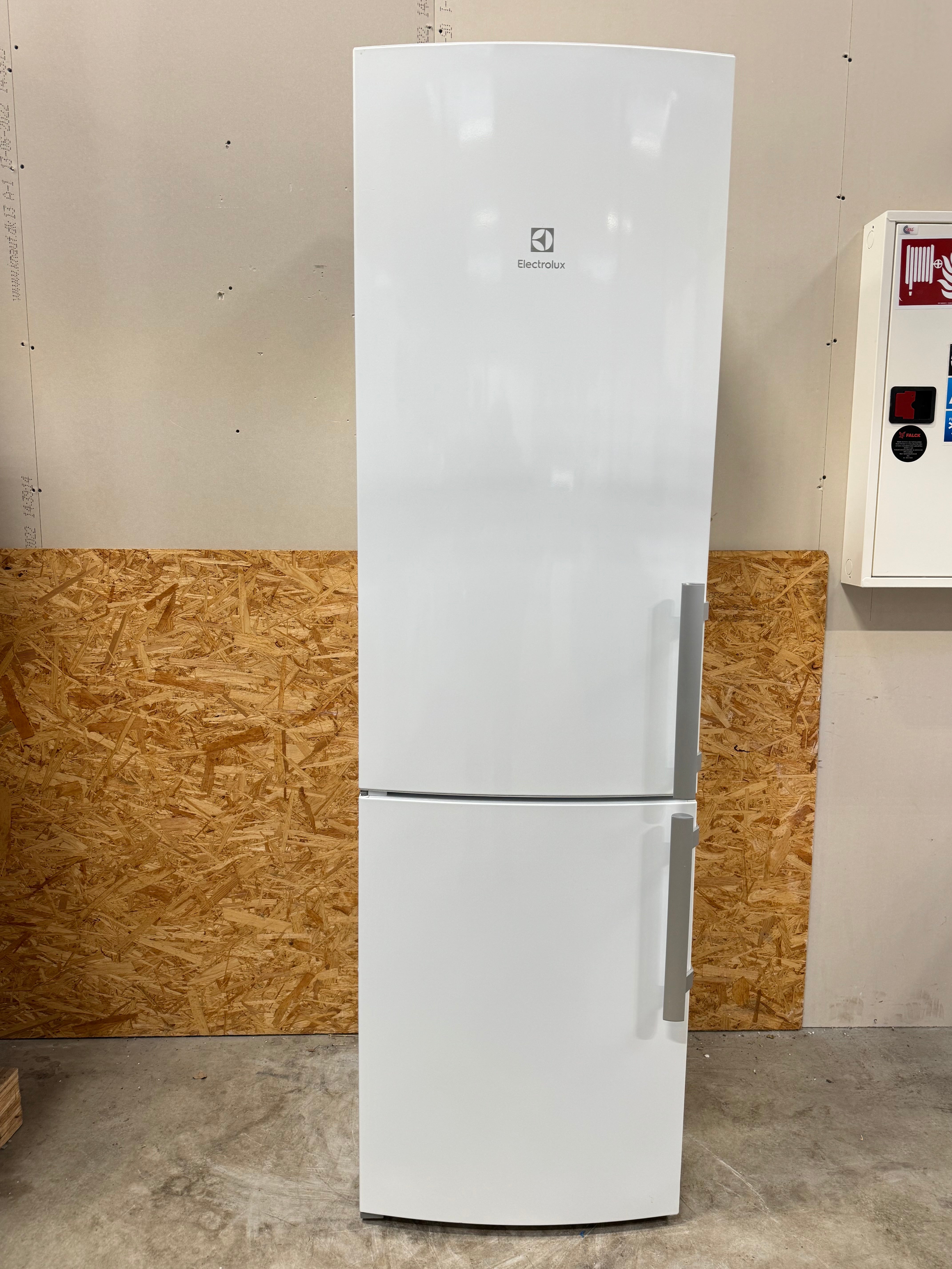 Electrolux køle/fryseskab EN4015MOW - D17305