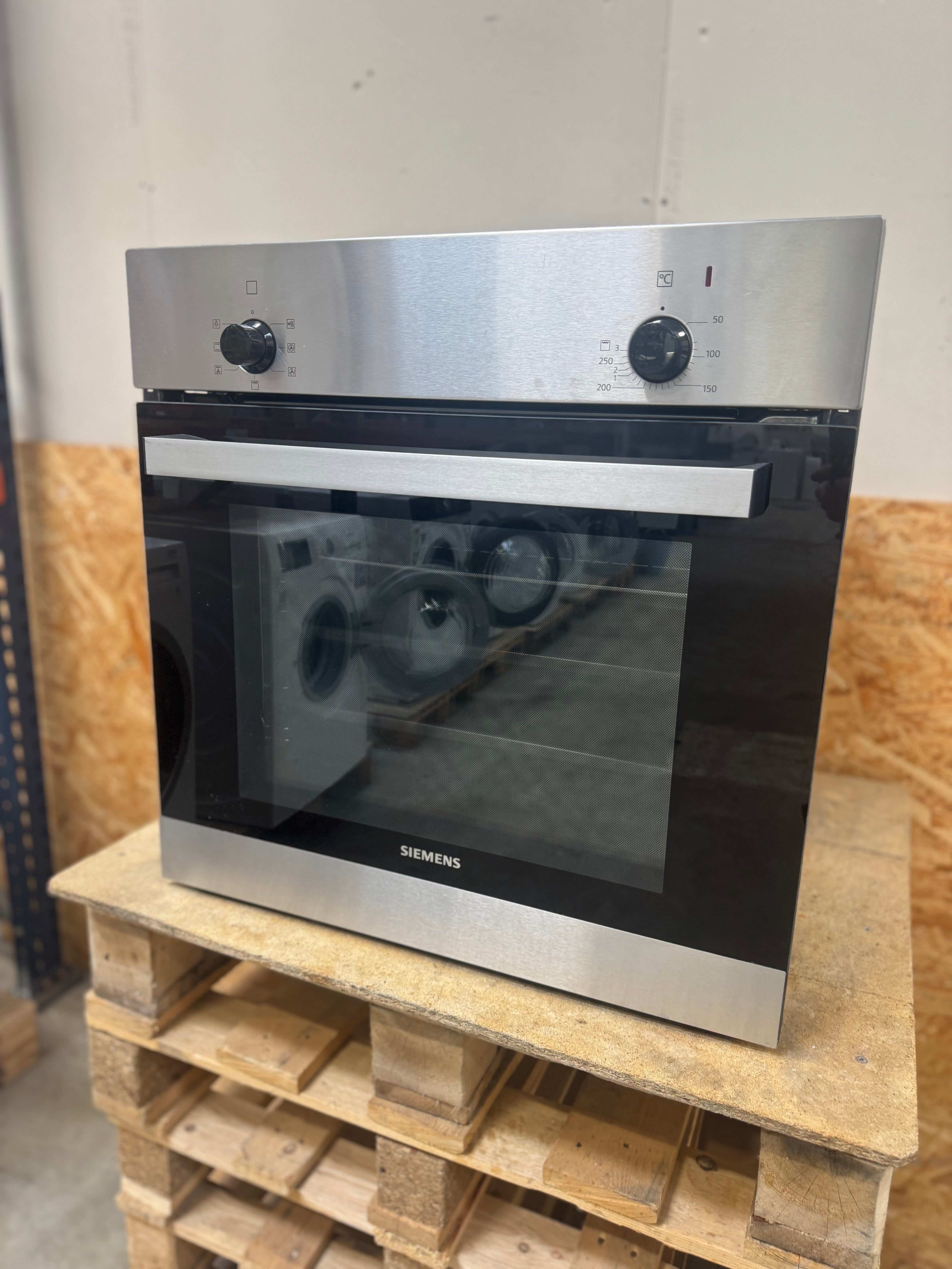 Siemens indbygningsovn HB010FBR0S - D16049