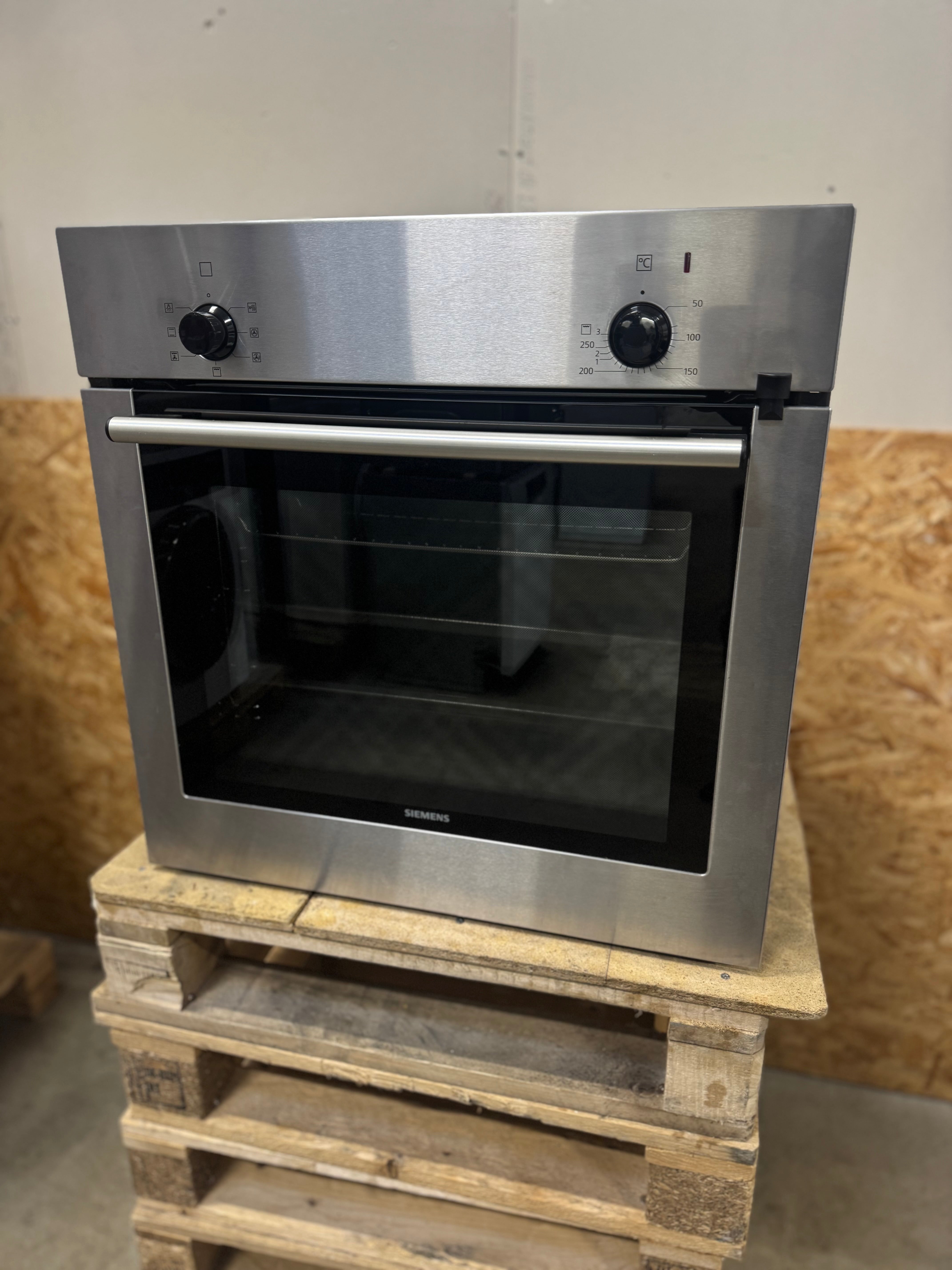 Siemens indbygningsovn HB010FBR1S - D15850