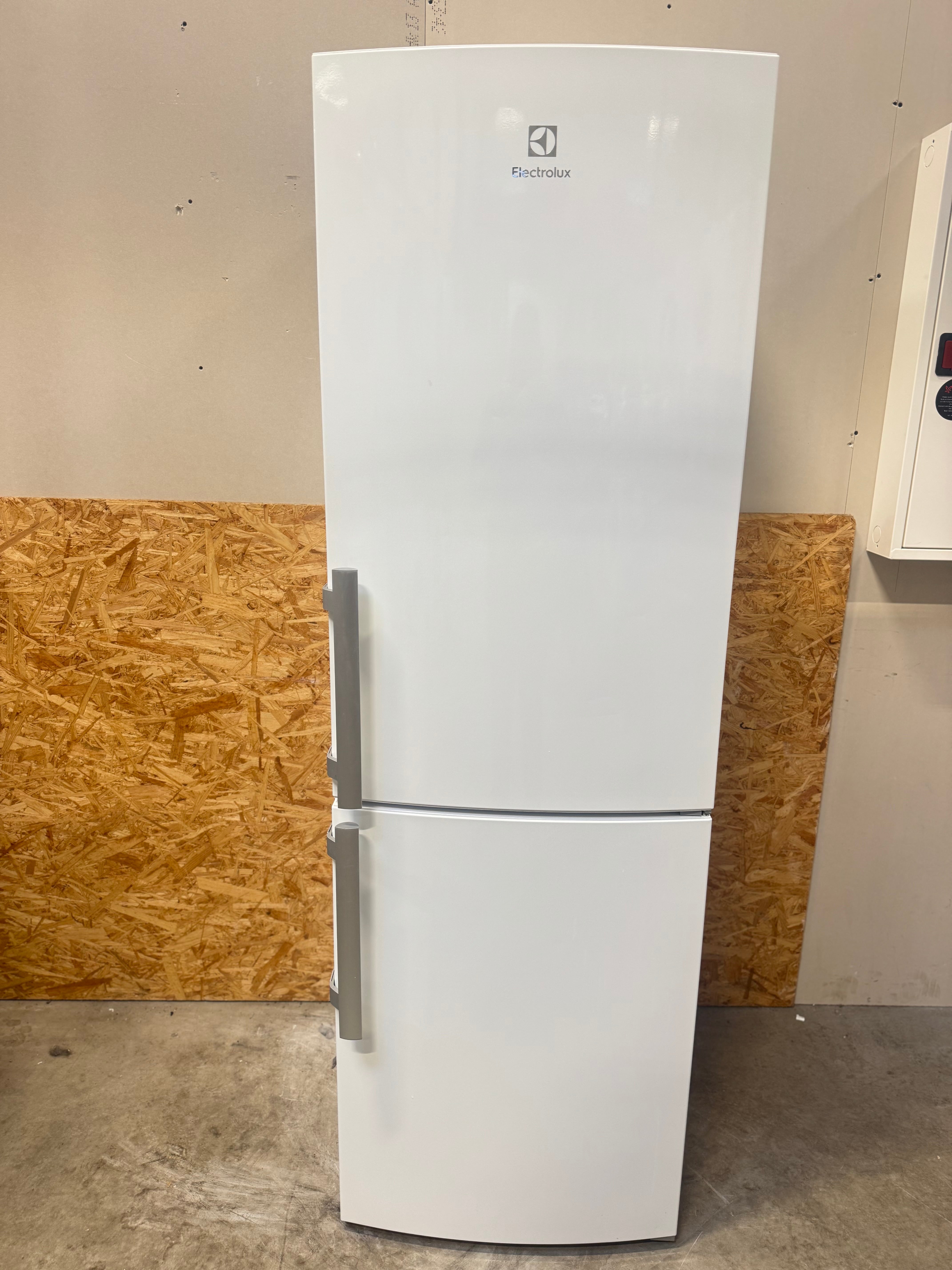 Electrolux køle/fryseskab EN3615MOW - D18264