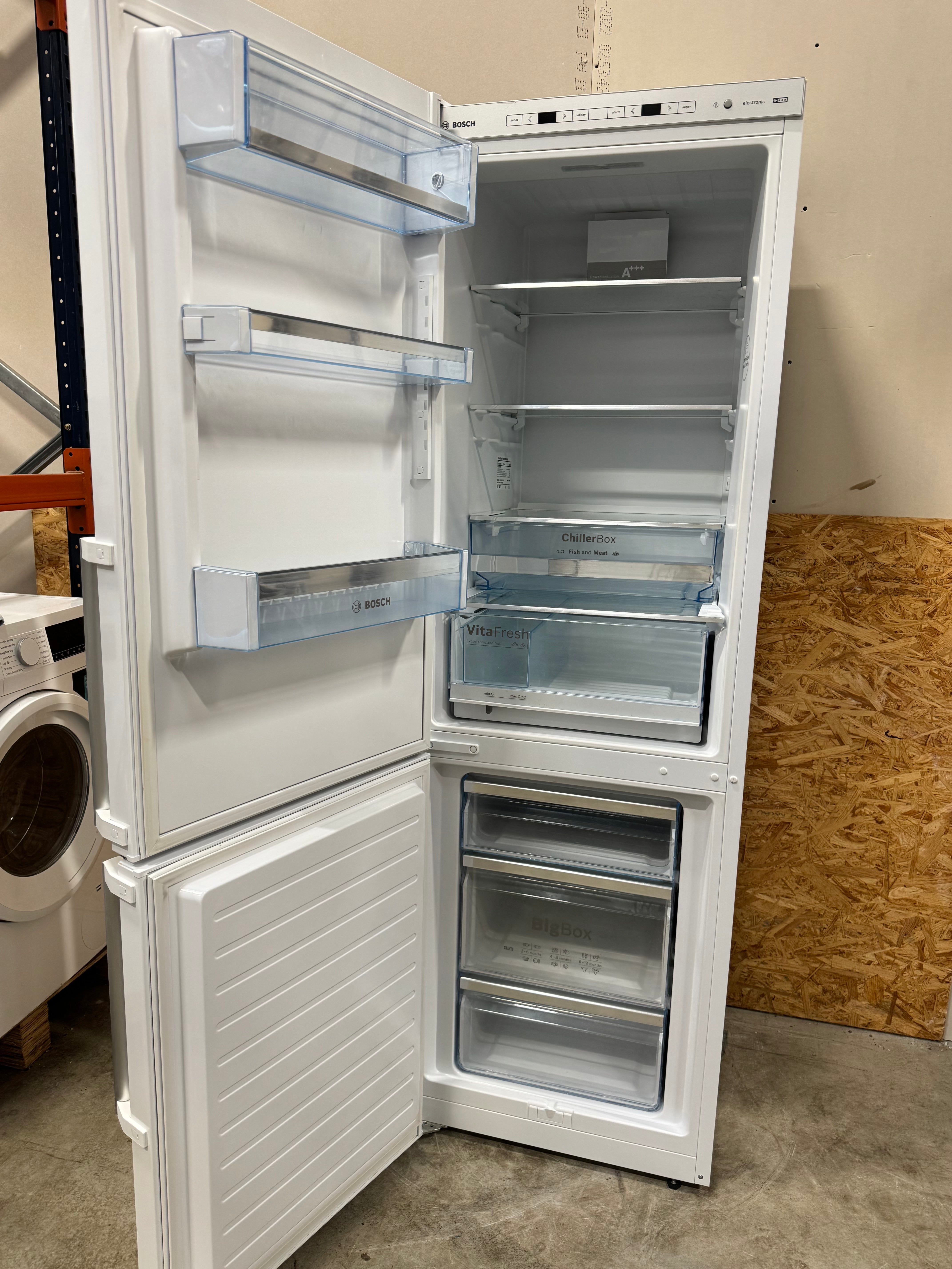 Bosch køle/fryseskab KGE36AW40 - D16539