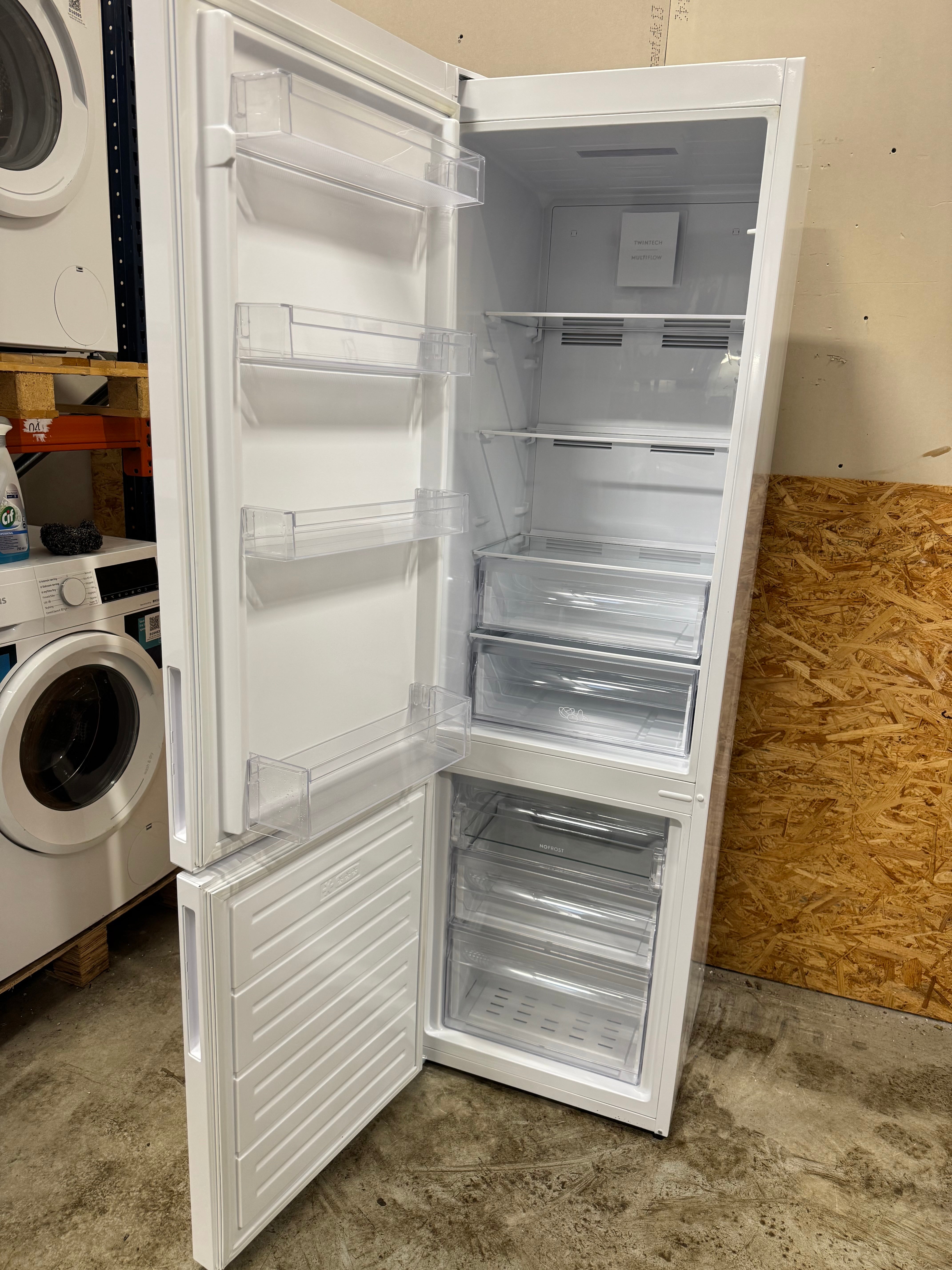 Electrolux køle/fryseskab LNB3AF26W0 - D17363