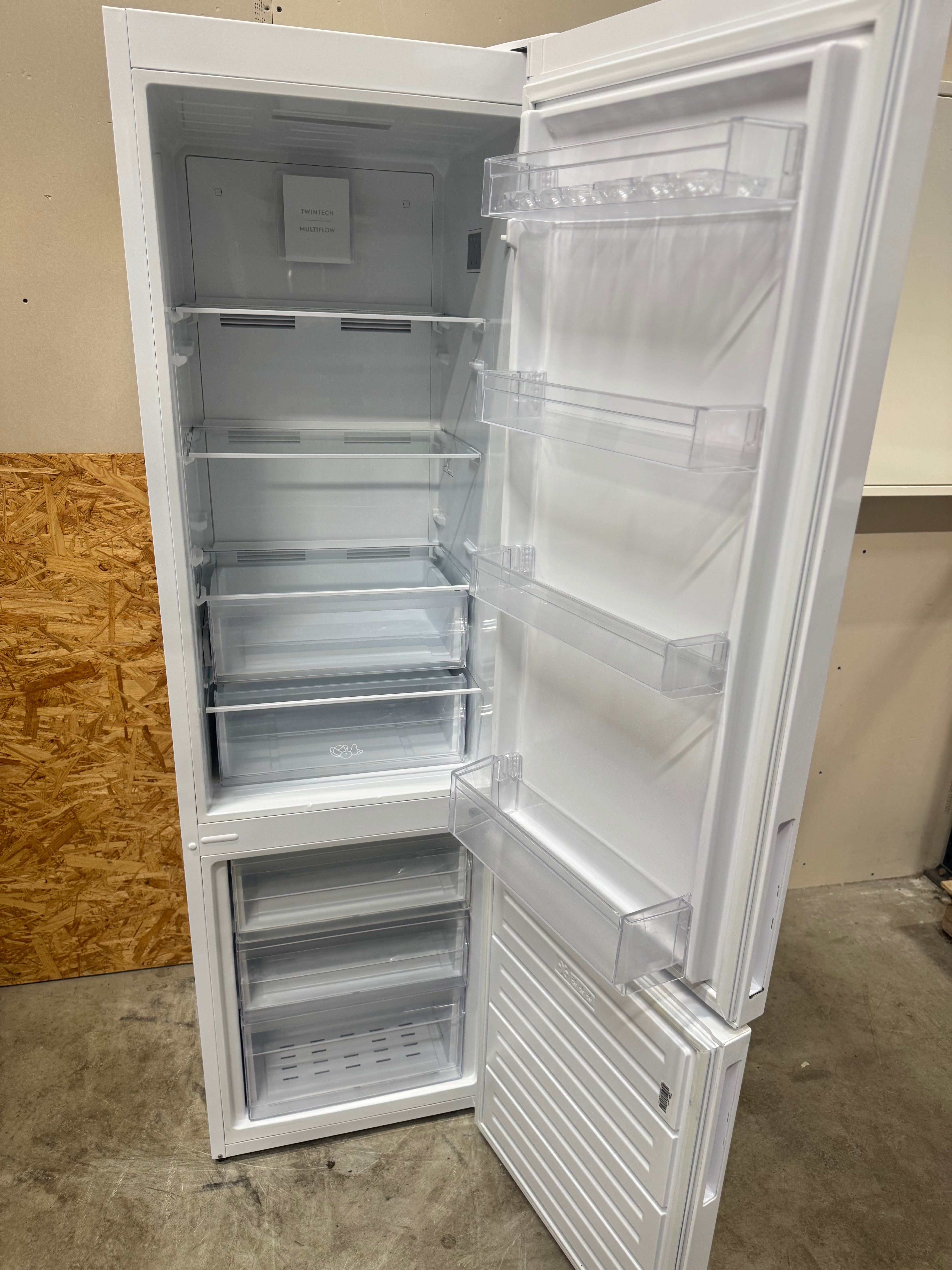 Electrolux køle/fryseskab LNB3AF26W0 - D16445