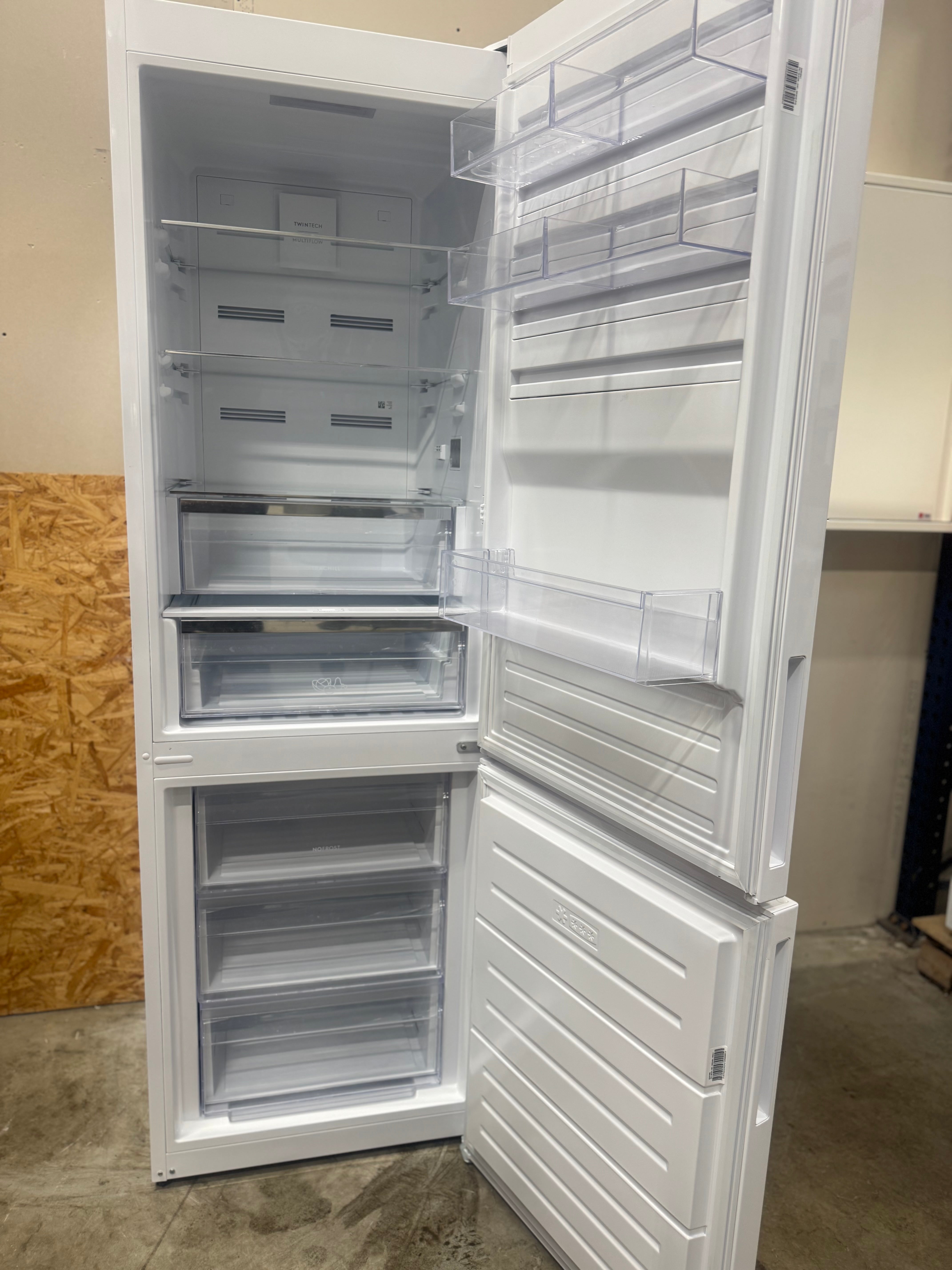 Electrolux køle/fryseskab LNC7ME32W4 - D17926