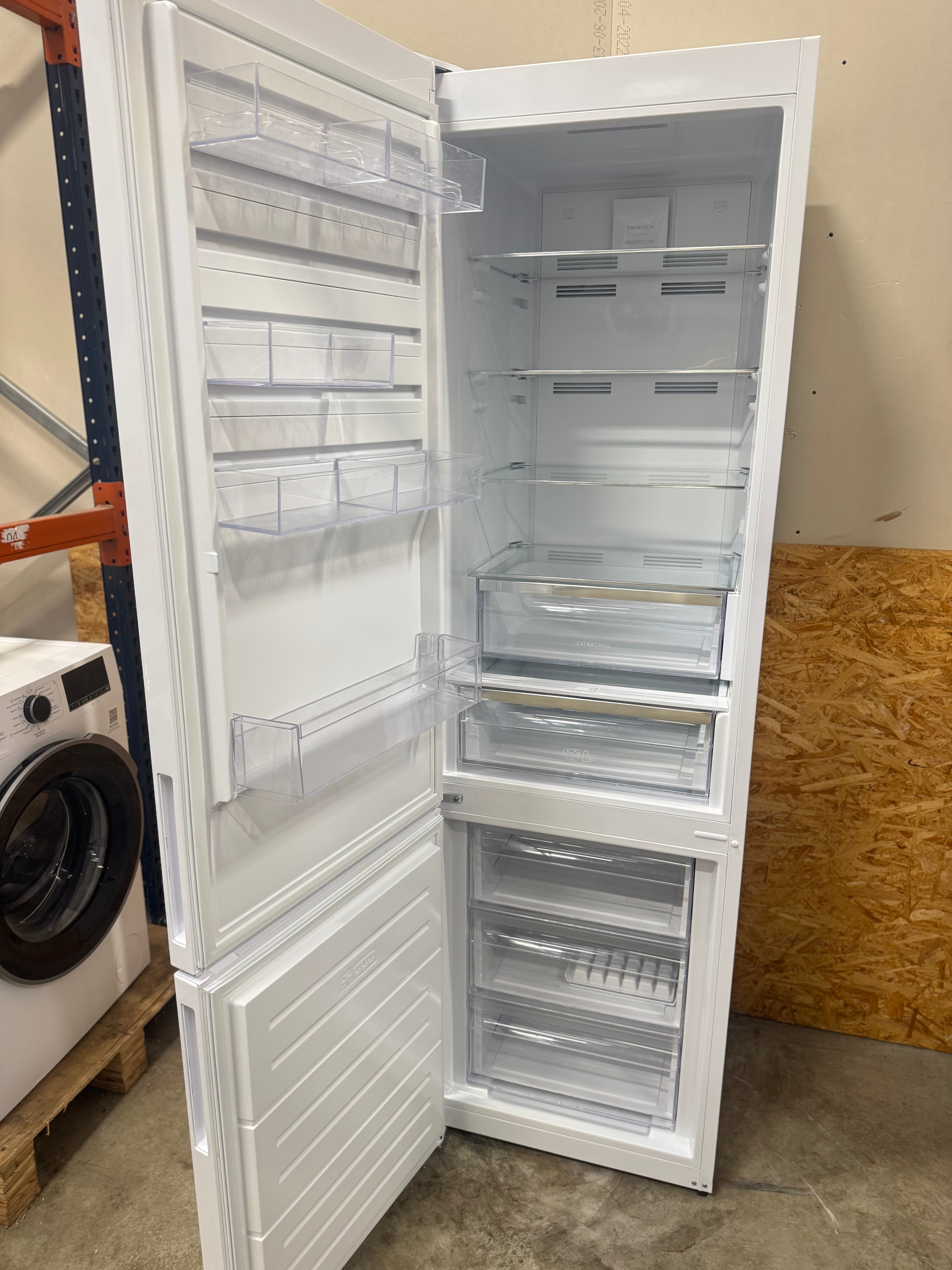 Electrolux køle/fryseskab LNC7ME34W1 - D18036