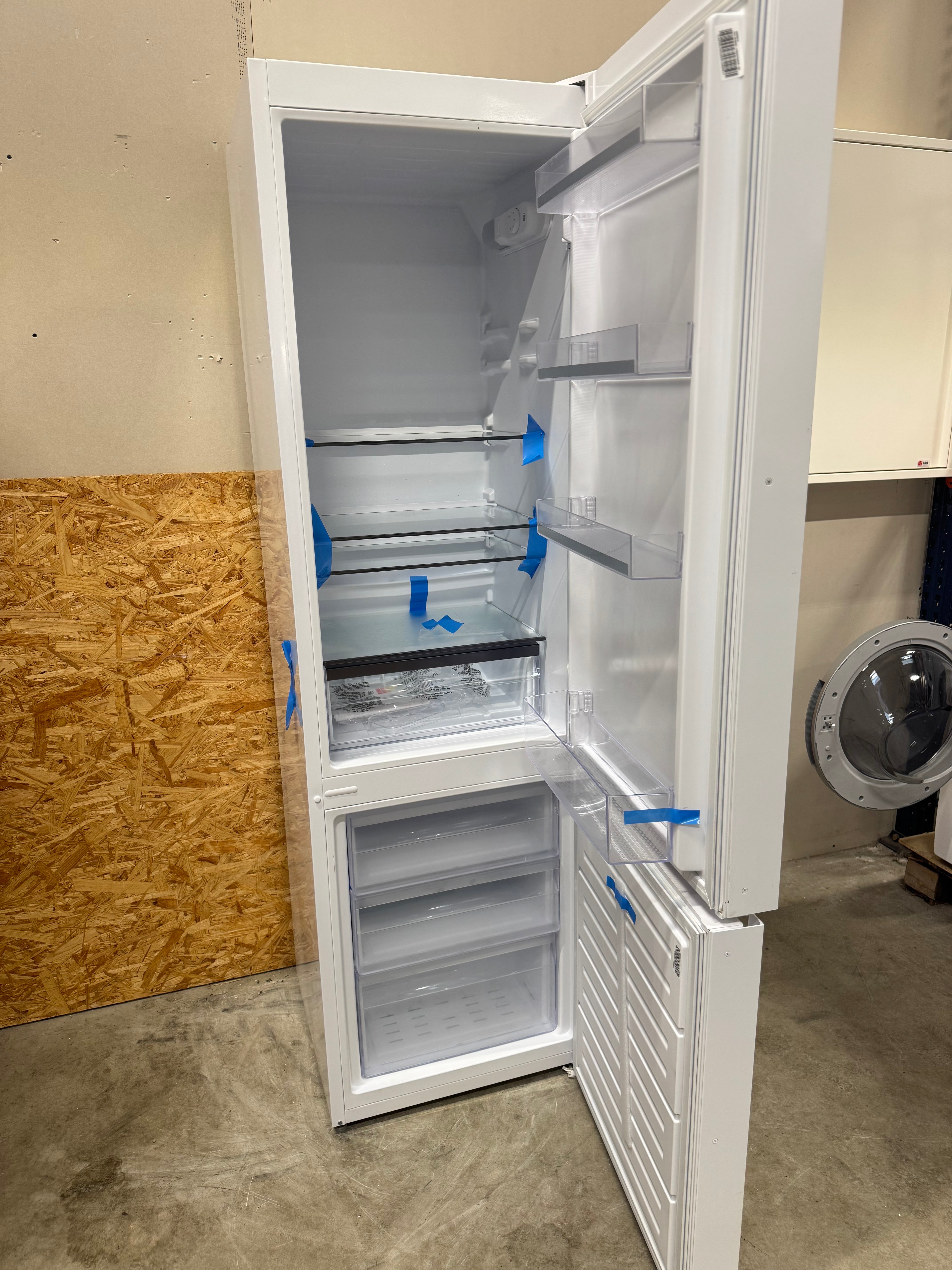 Gram køle/fryseskab KF471854 - D17156