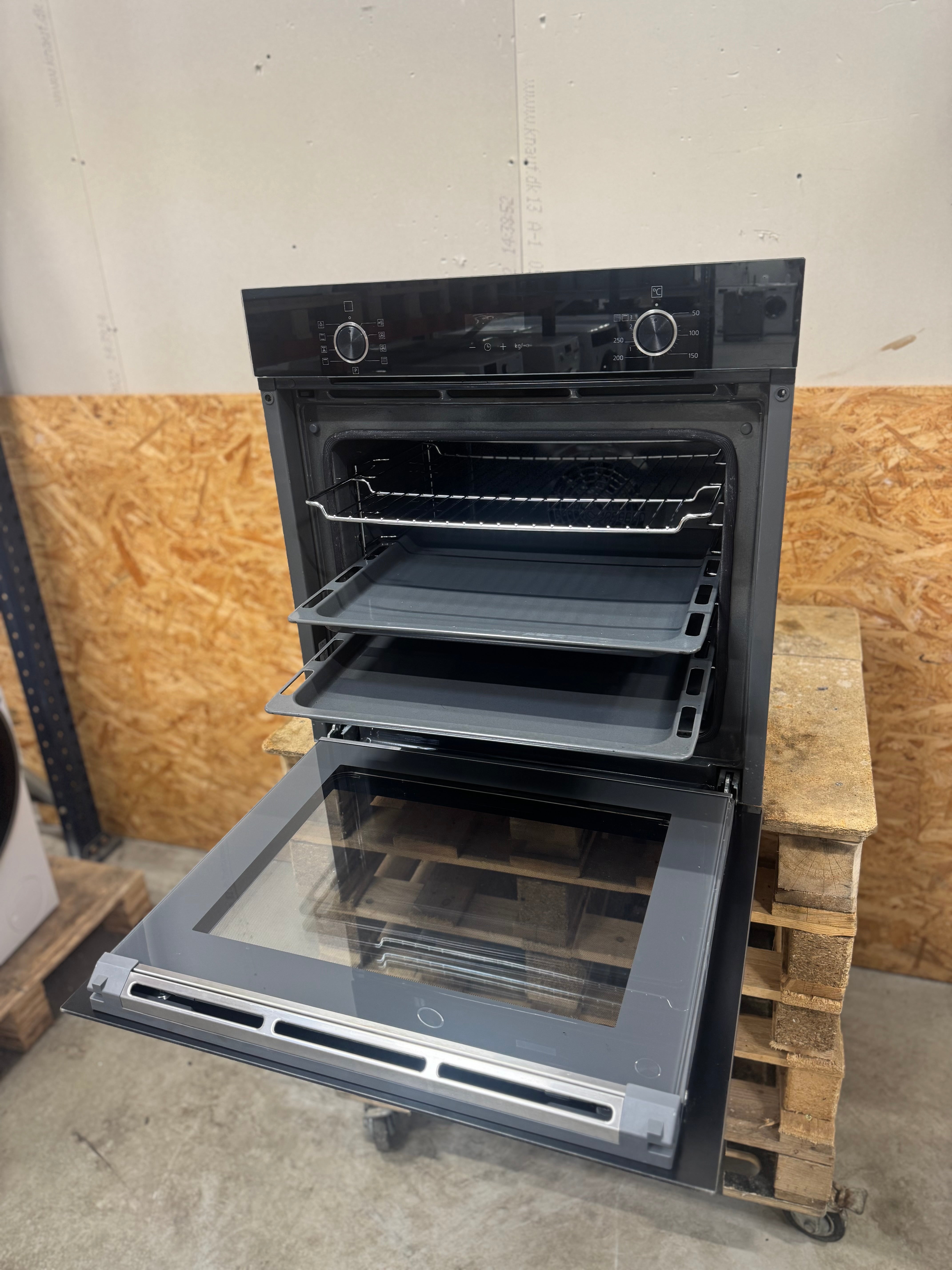 Siemens iQ300 indbygningsovn HB273ABS0S - D18145