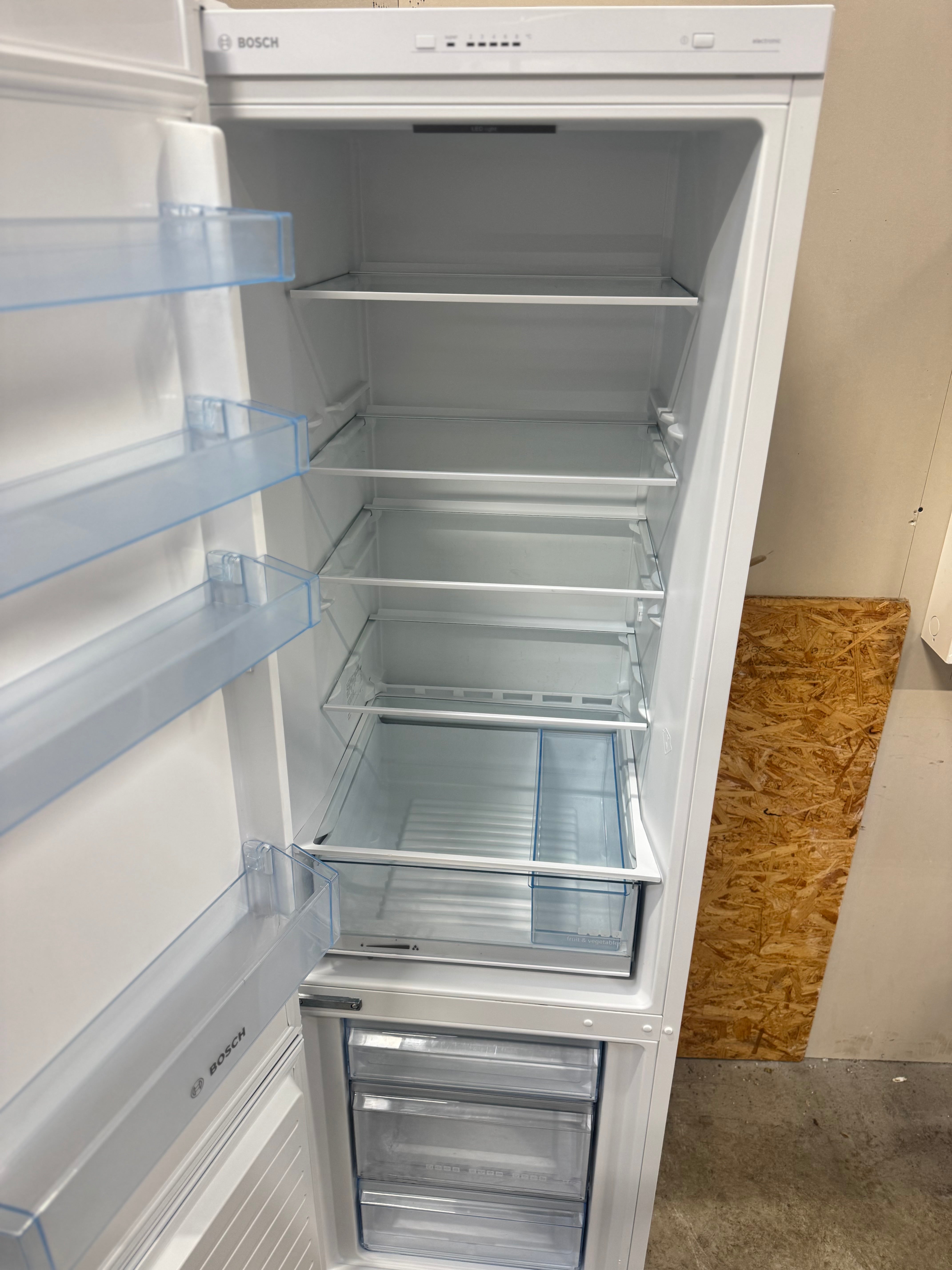 Bosch køle/fryseskab KGV39VWEA - D17490