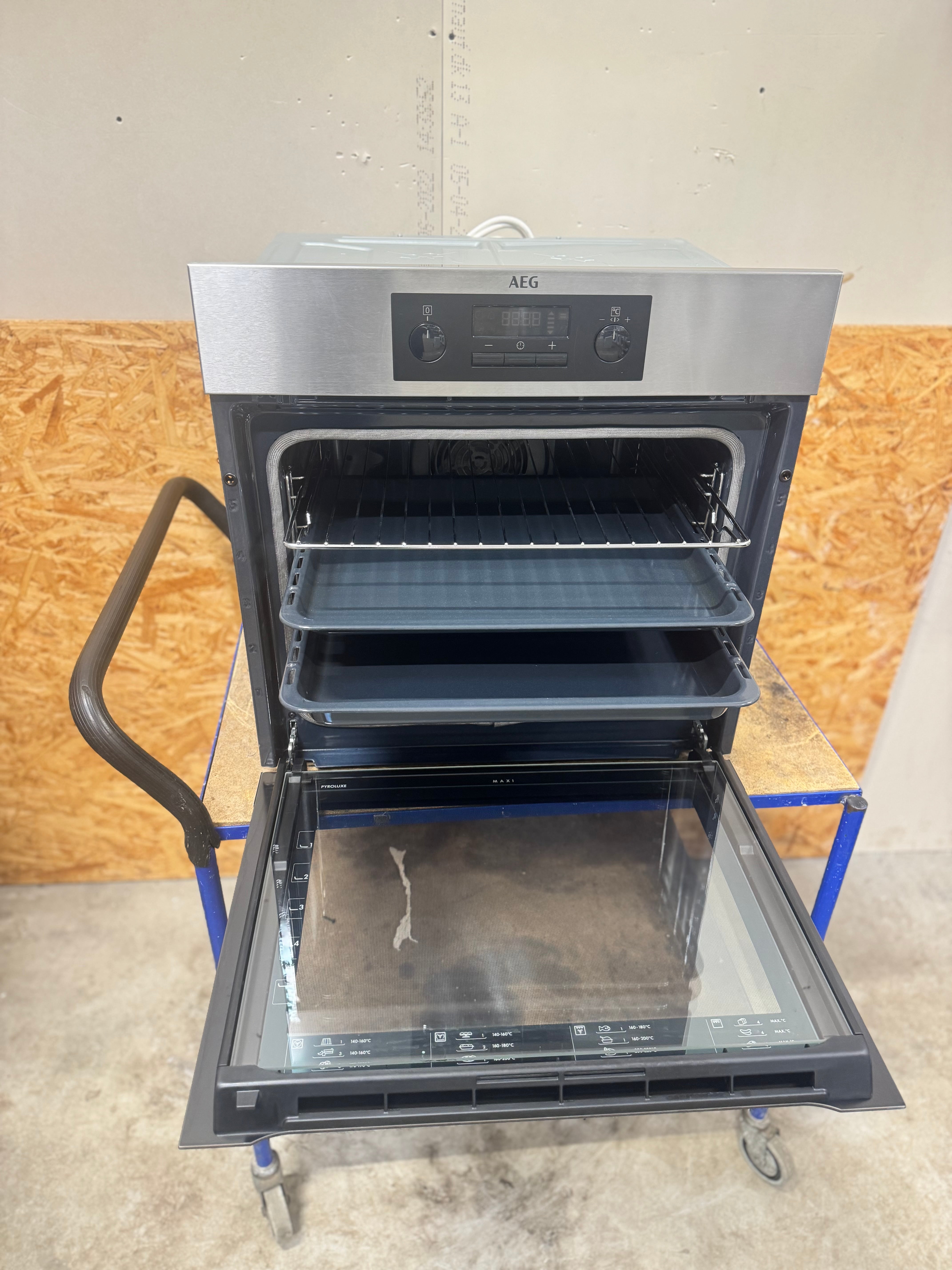 AEG indbygningsovn BPB331021M - D17740