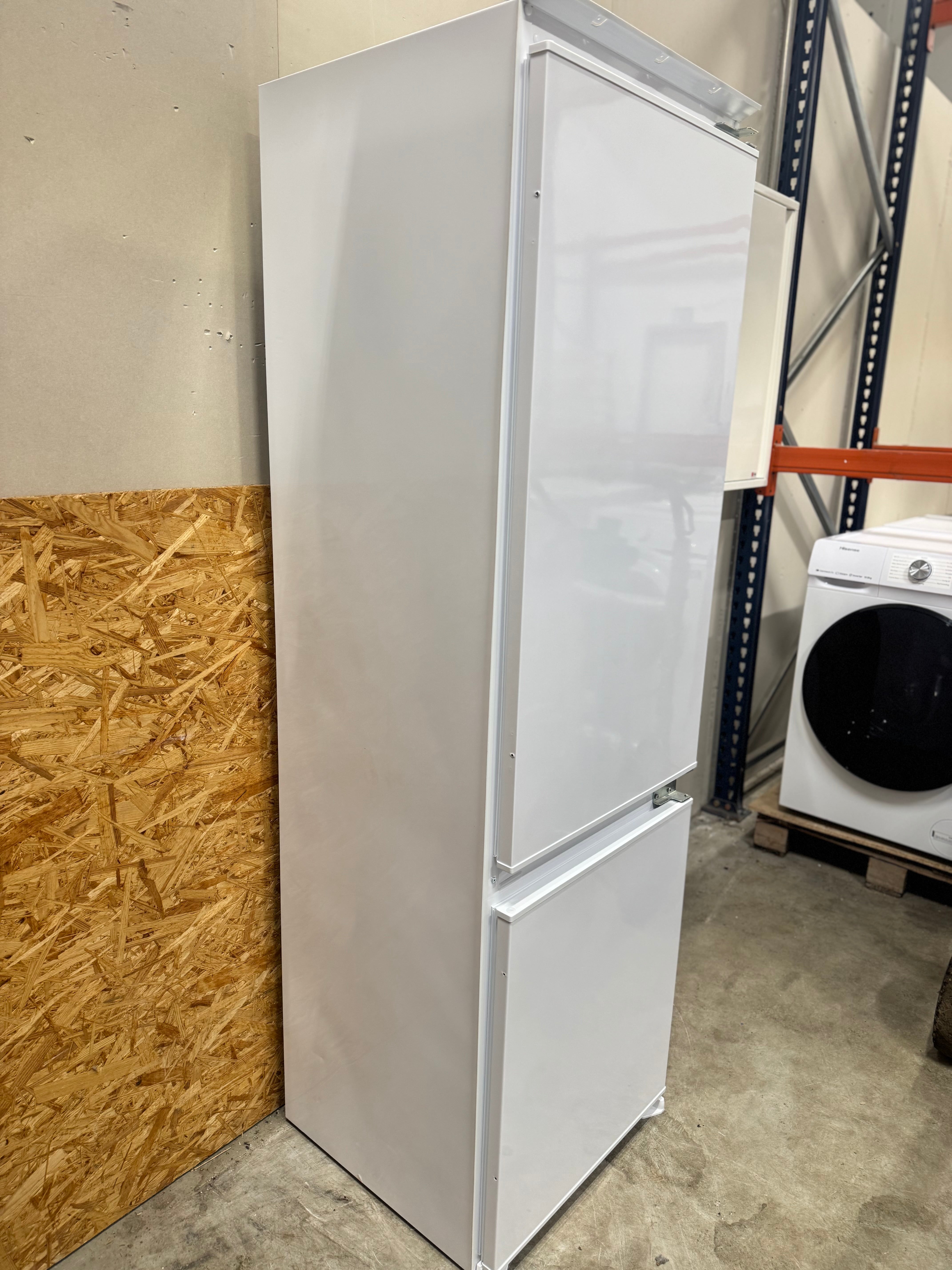 Gram integrerbar køle/fryseskab KFI501775N - D17238