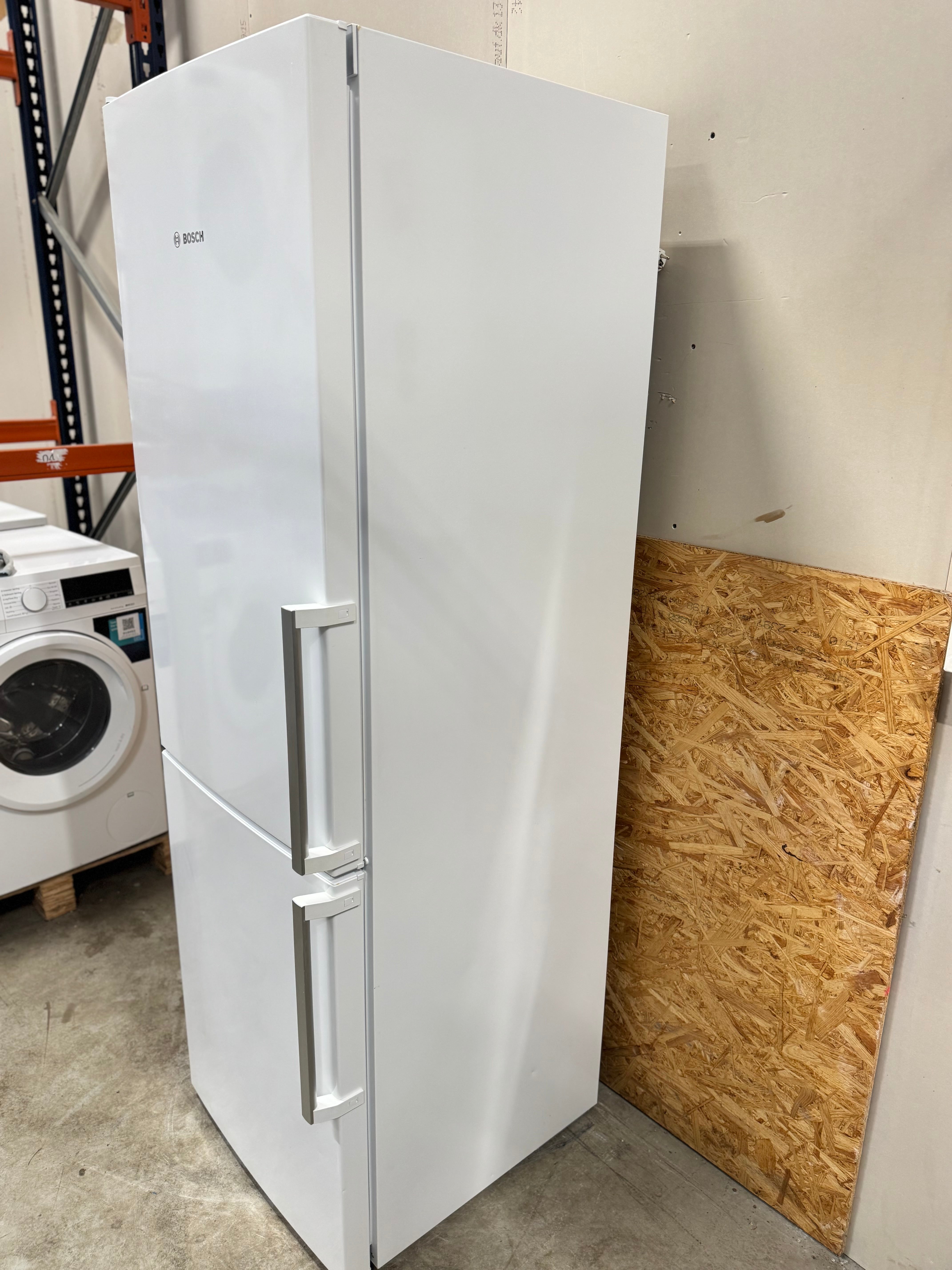 Bosch køle/fryseskab KGE36AW40 - D16539