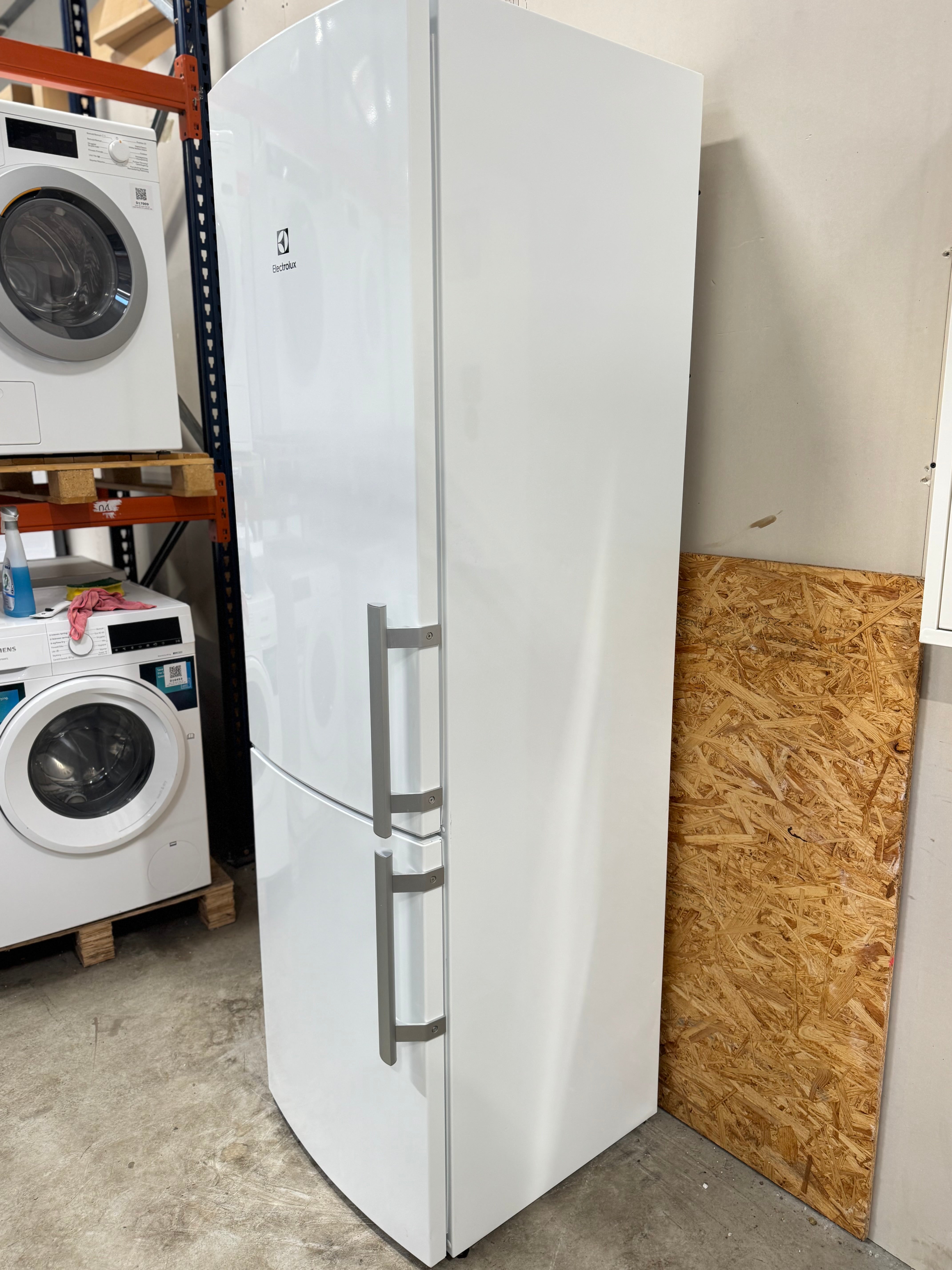 Electrolux køle/fryseskab EN4015MOW - D17305