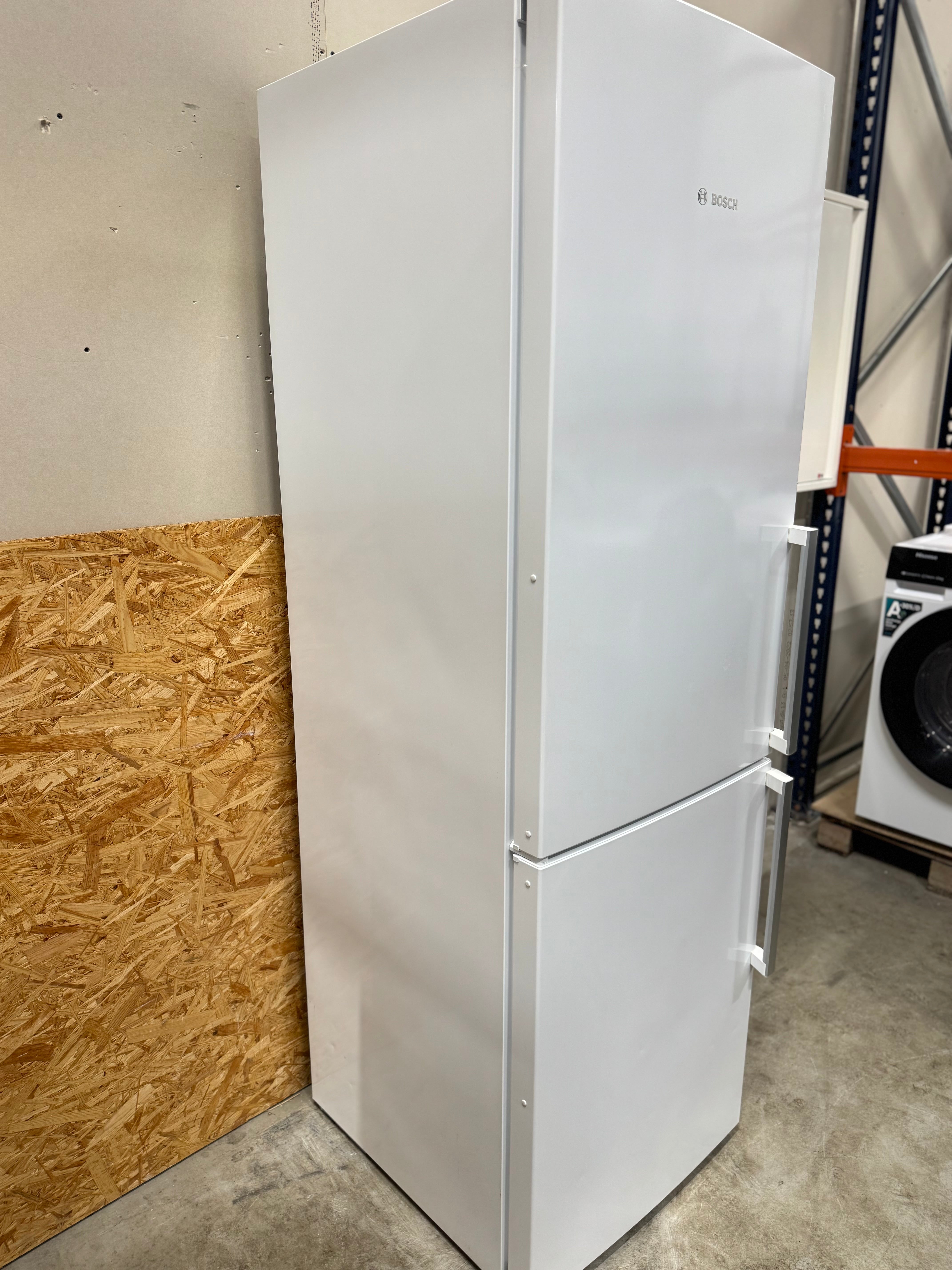 Bosch køle/fryseskab KGE36AW40 - D16539