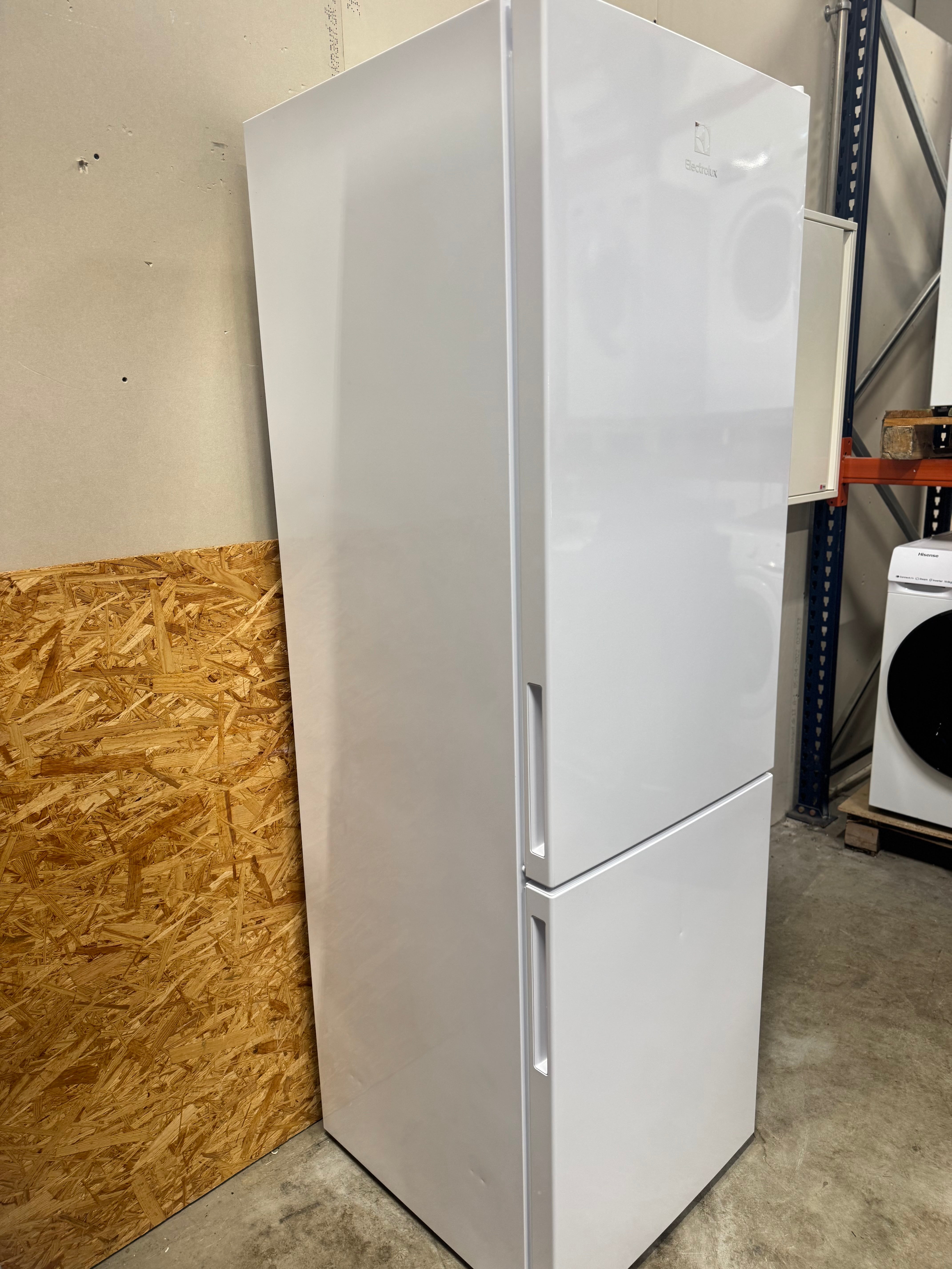 Electrolux køle/fryseskab LNT6ME32W2 - D17837