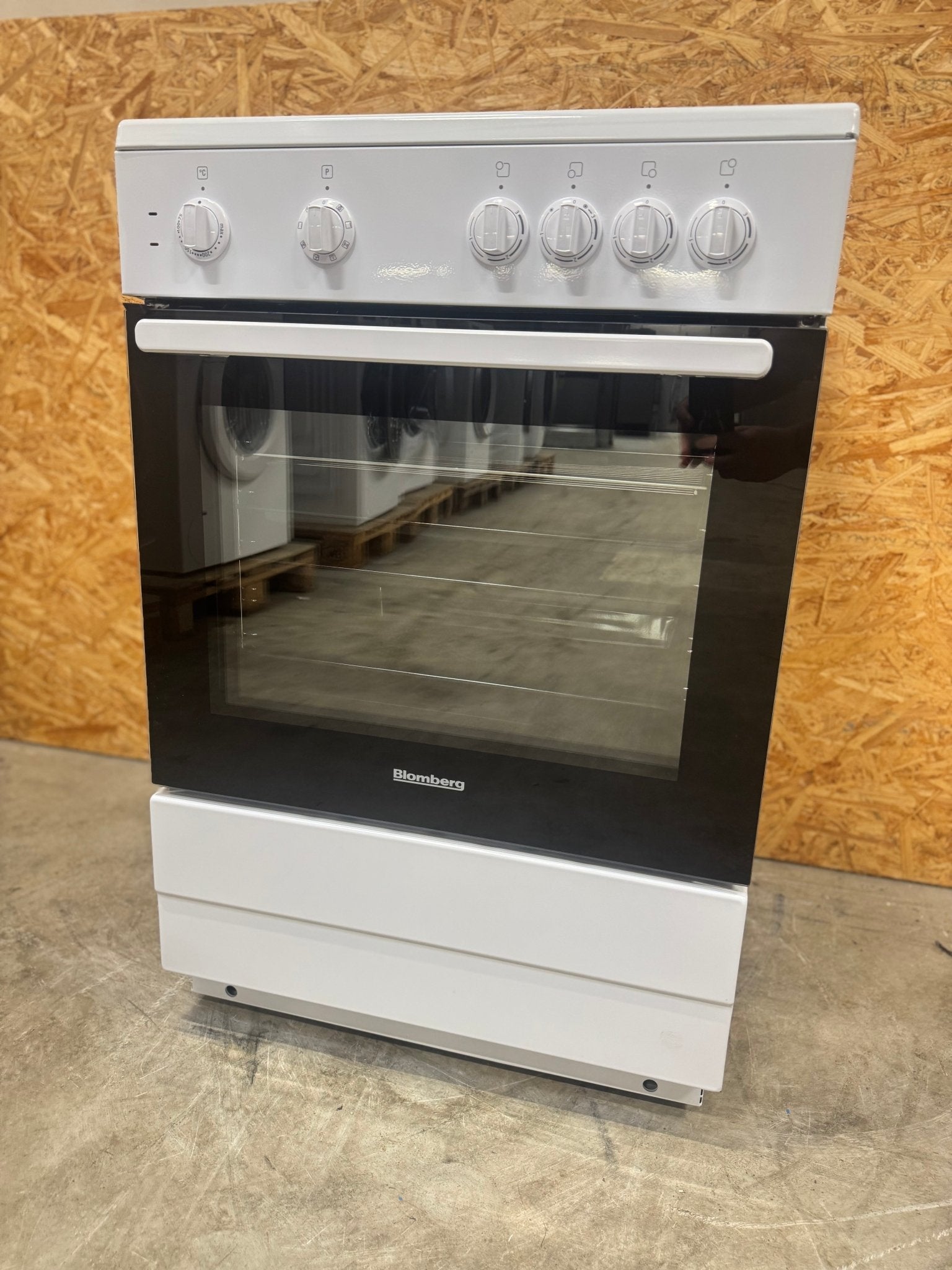 Blomberg keramisk komfur HKT8032 - D16265 - Recirk - D16265
