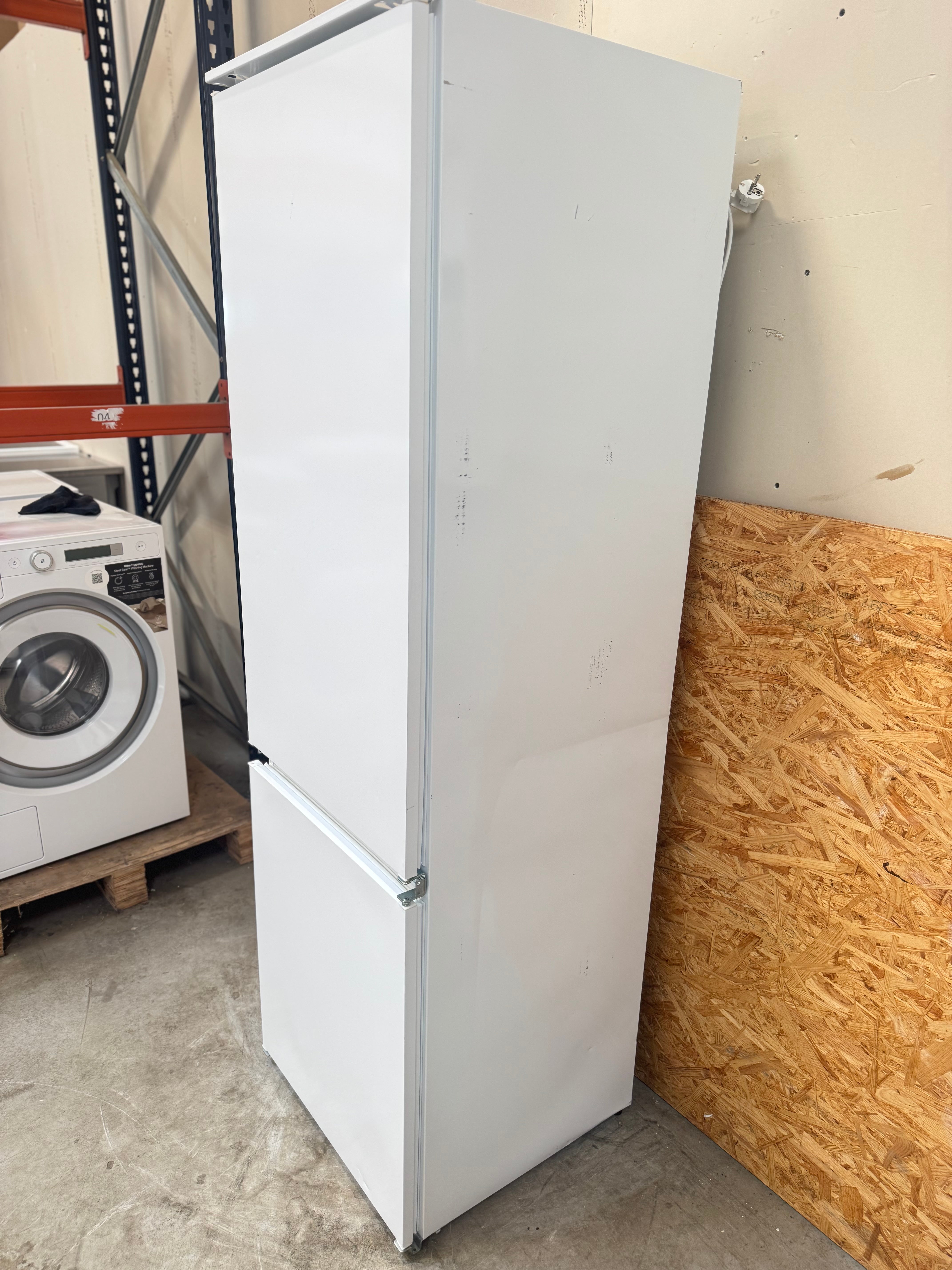 Electrolux integrerbart køle/fryseskab LNT3LF18S - D19101