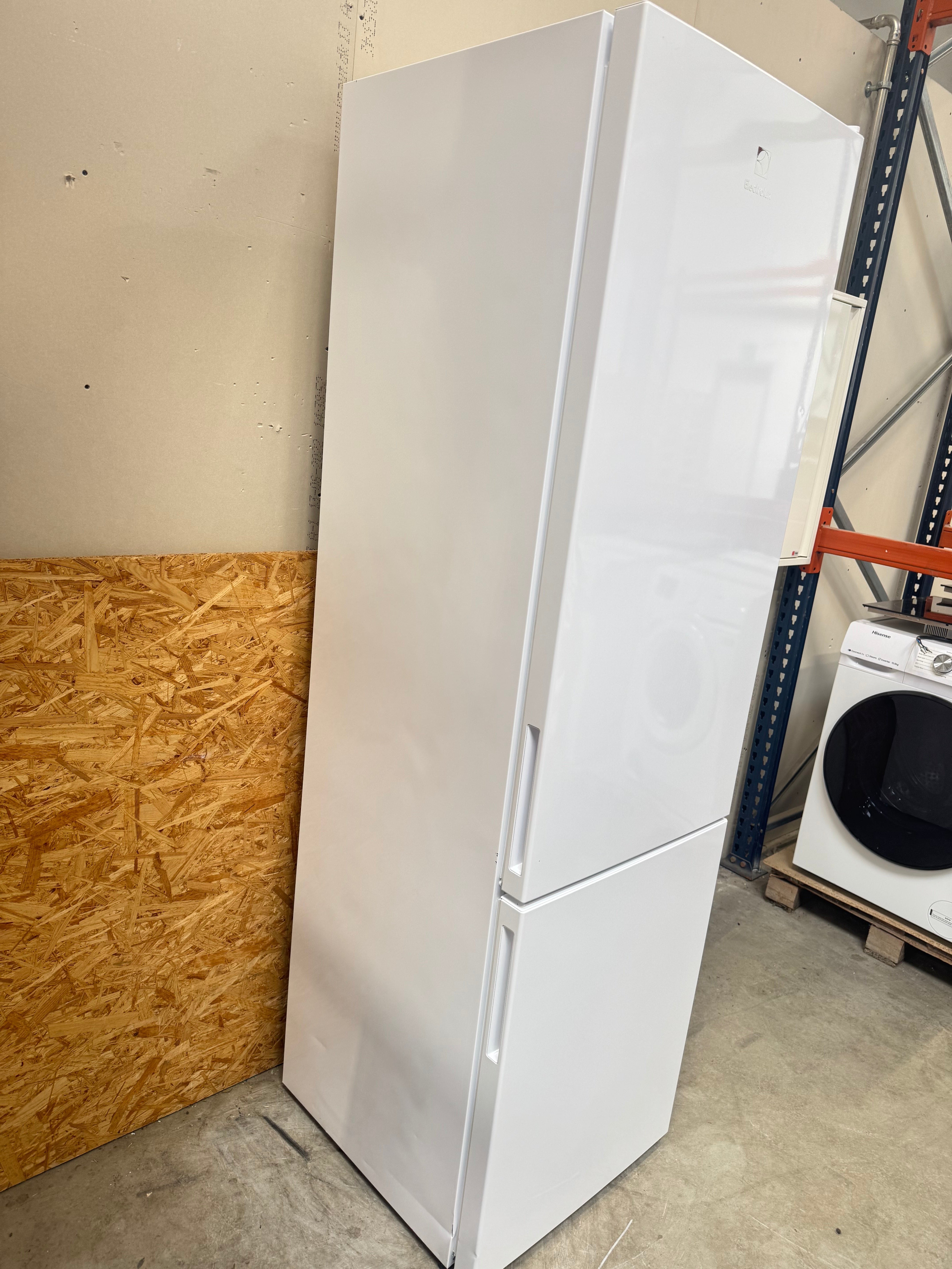 Electrolux køle/fryseskab LNC7ME36W2 - D19197