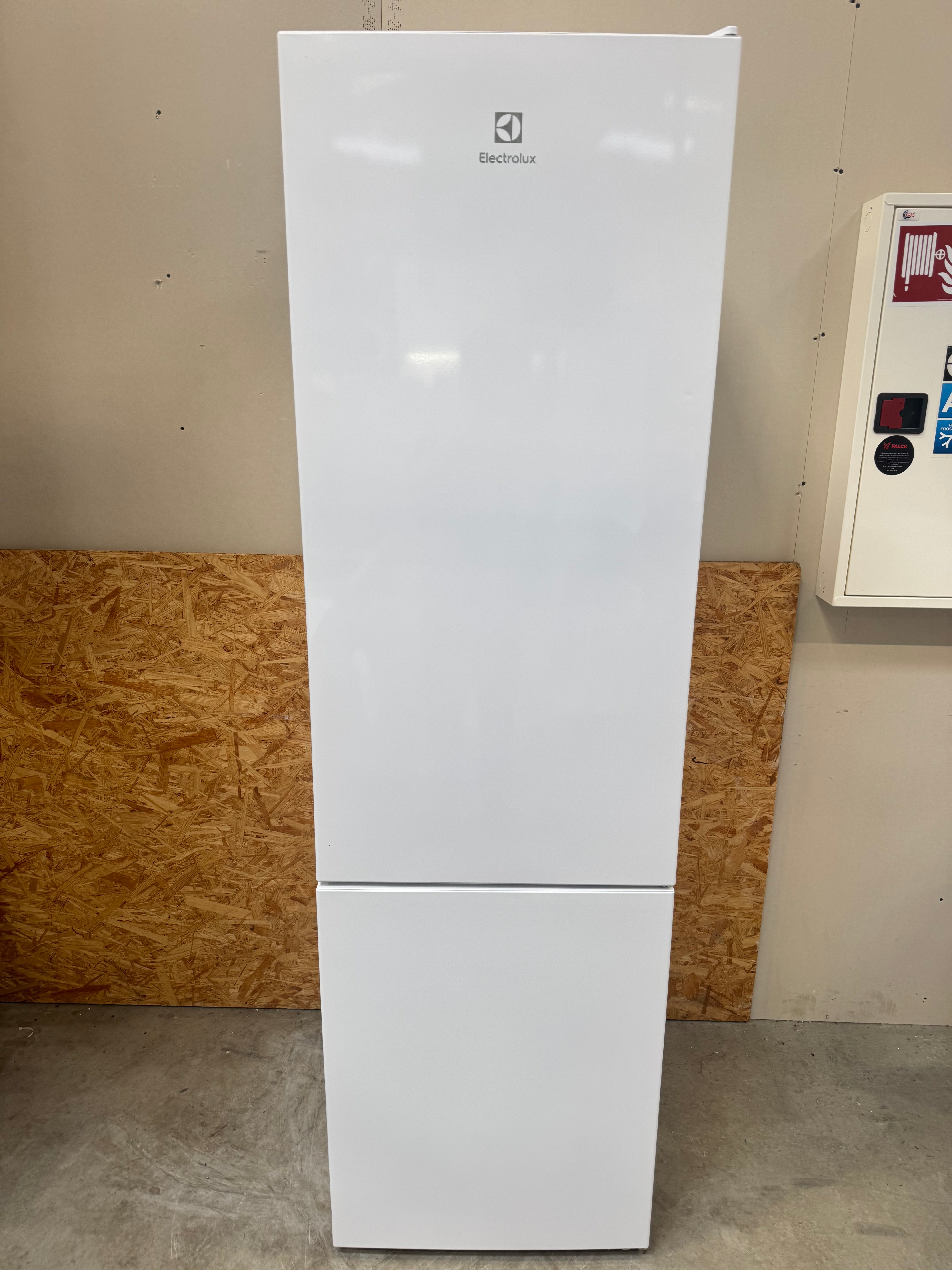 Electrolux køle/fryseskab LNC7ME36W2 - D19197