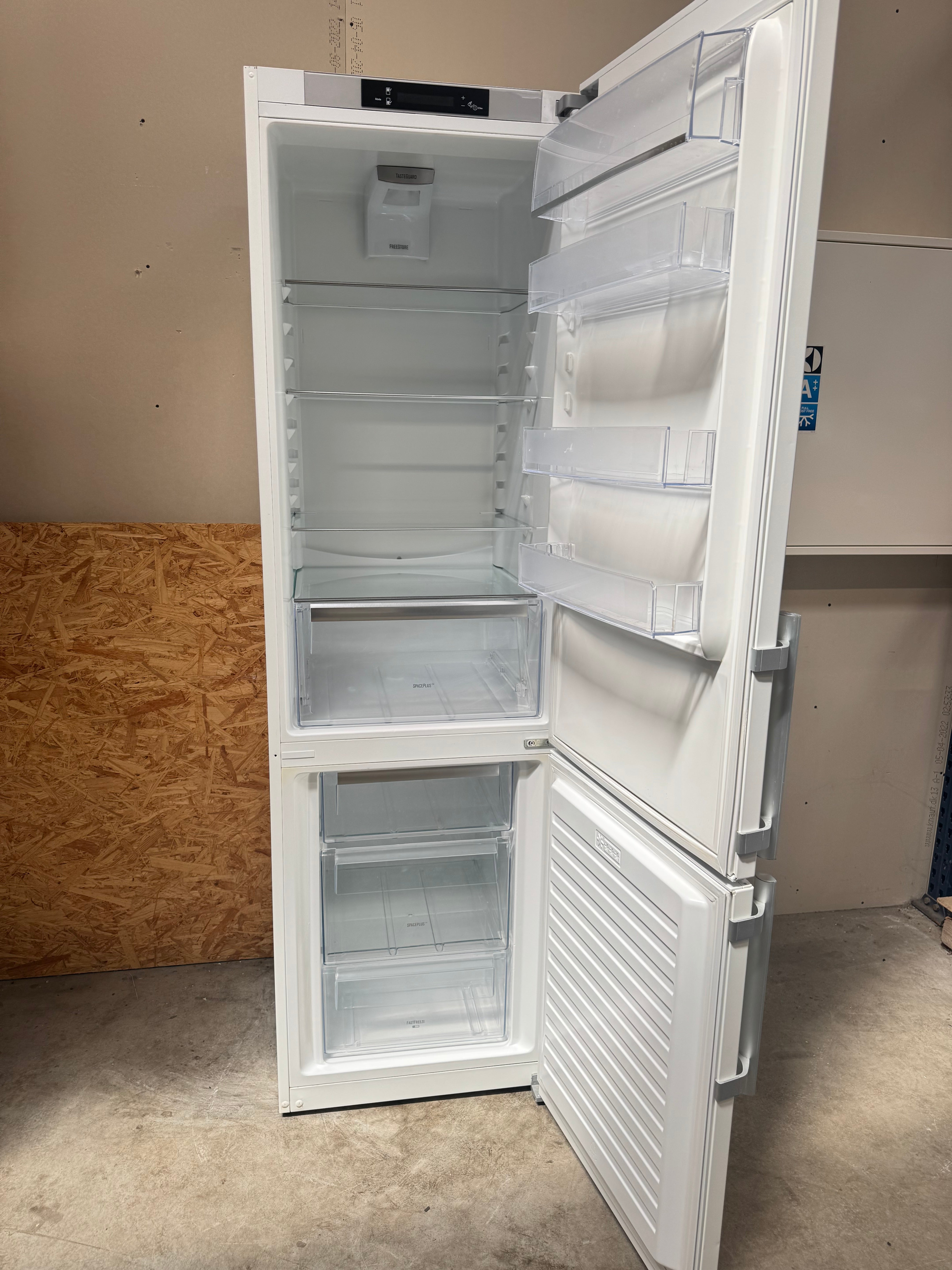 Electrolux køle/fryseskab EN4015MOW - D19232