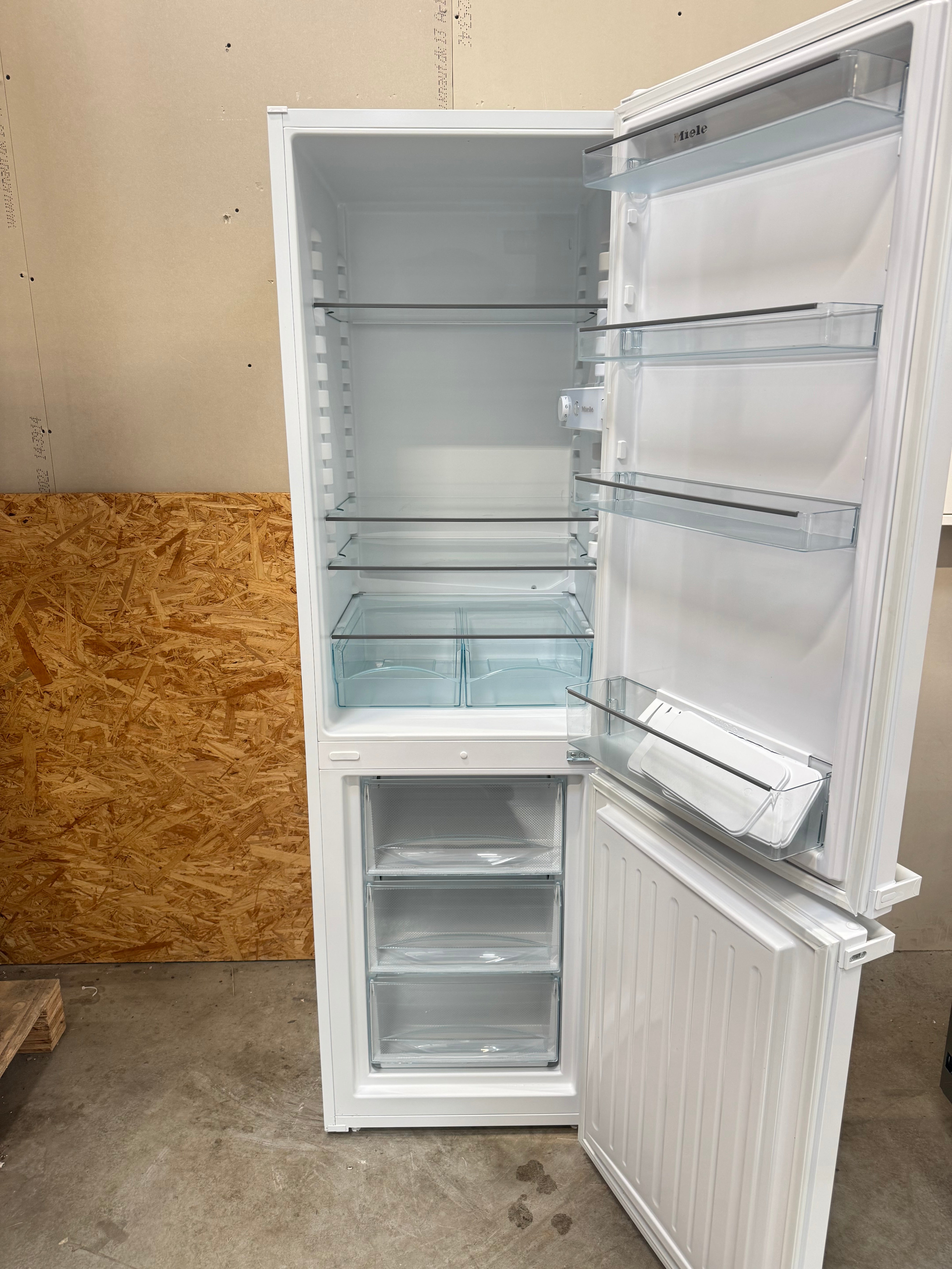 Miele køle/fryseskab KD28052WS - D19359