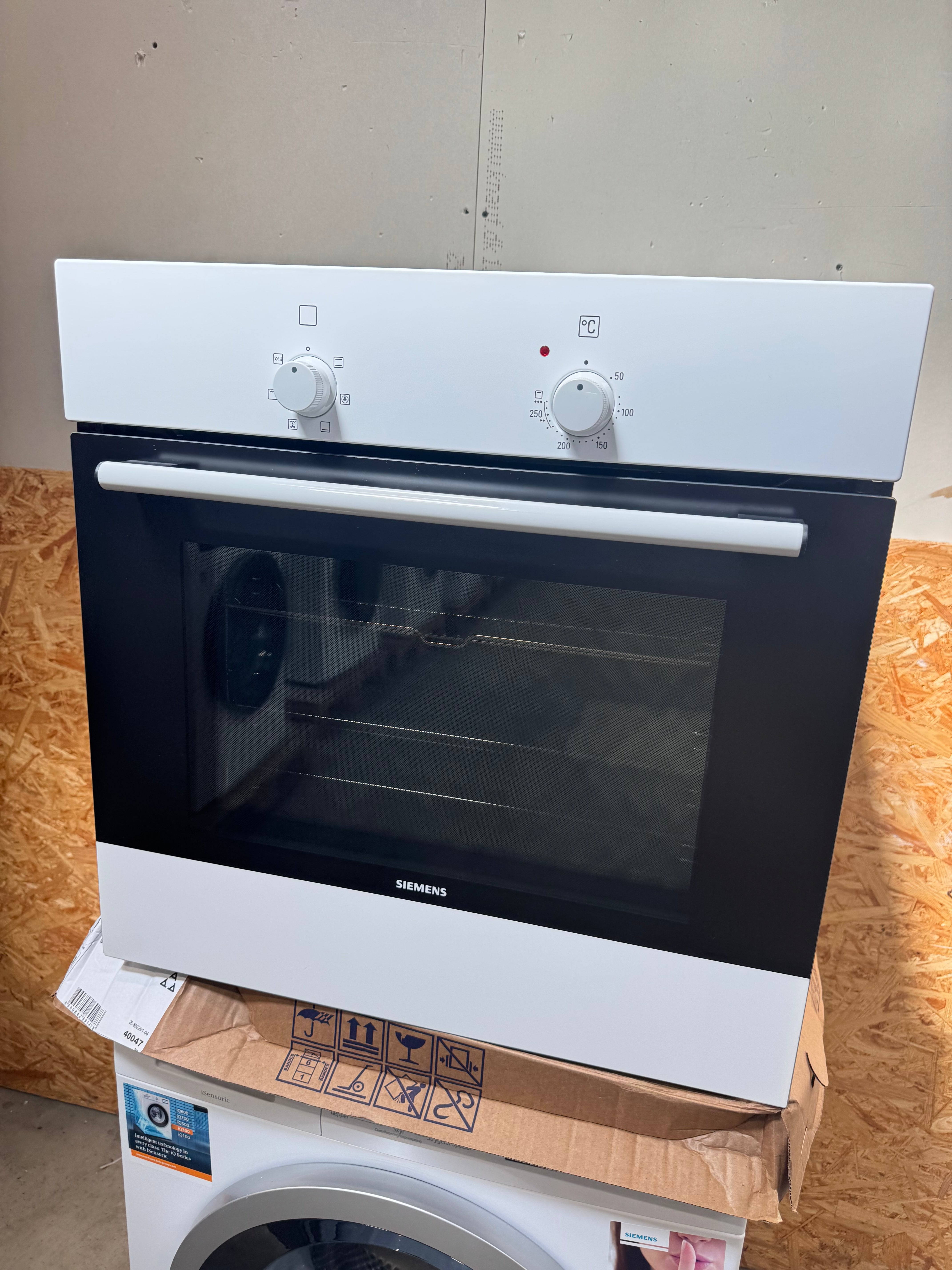 Siemens indbygningsovn HB301W1S - D14650