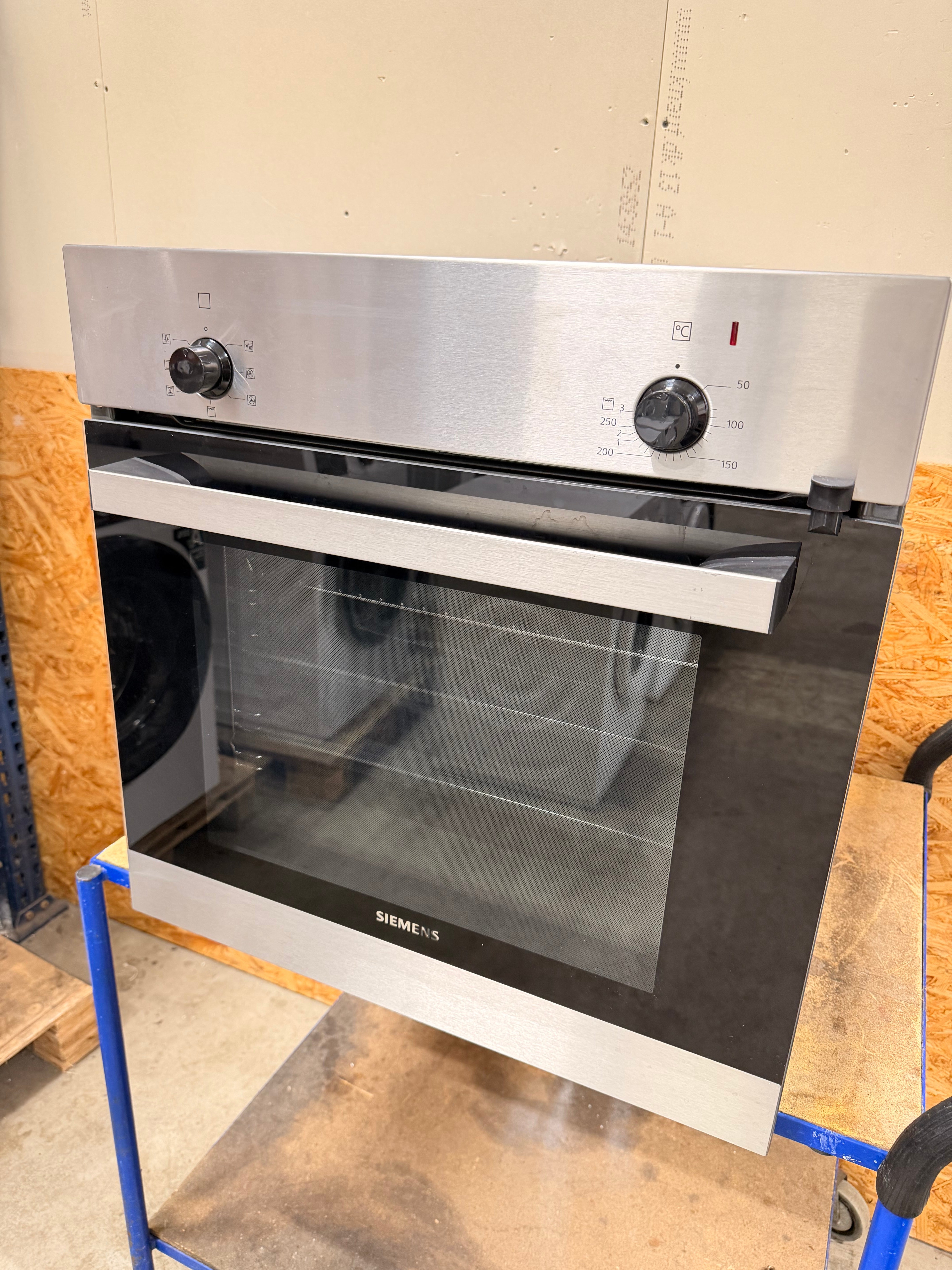 Siemens indbygningsovn HB010FBR1S - D19923