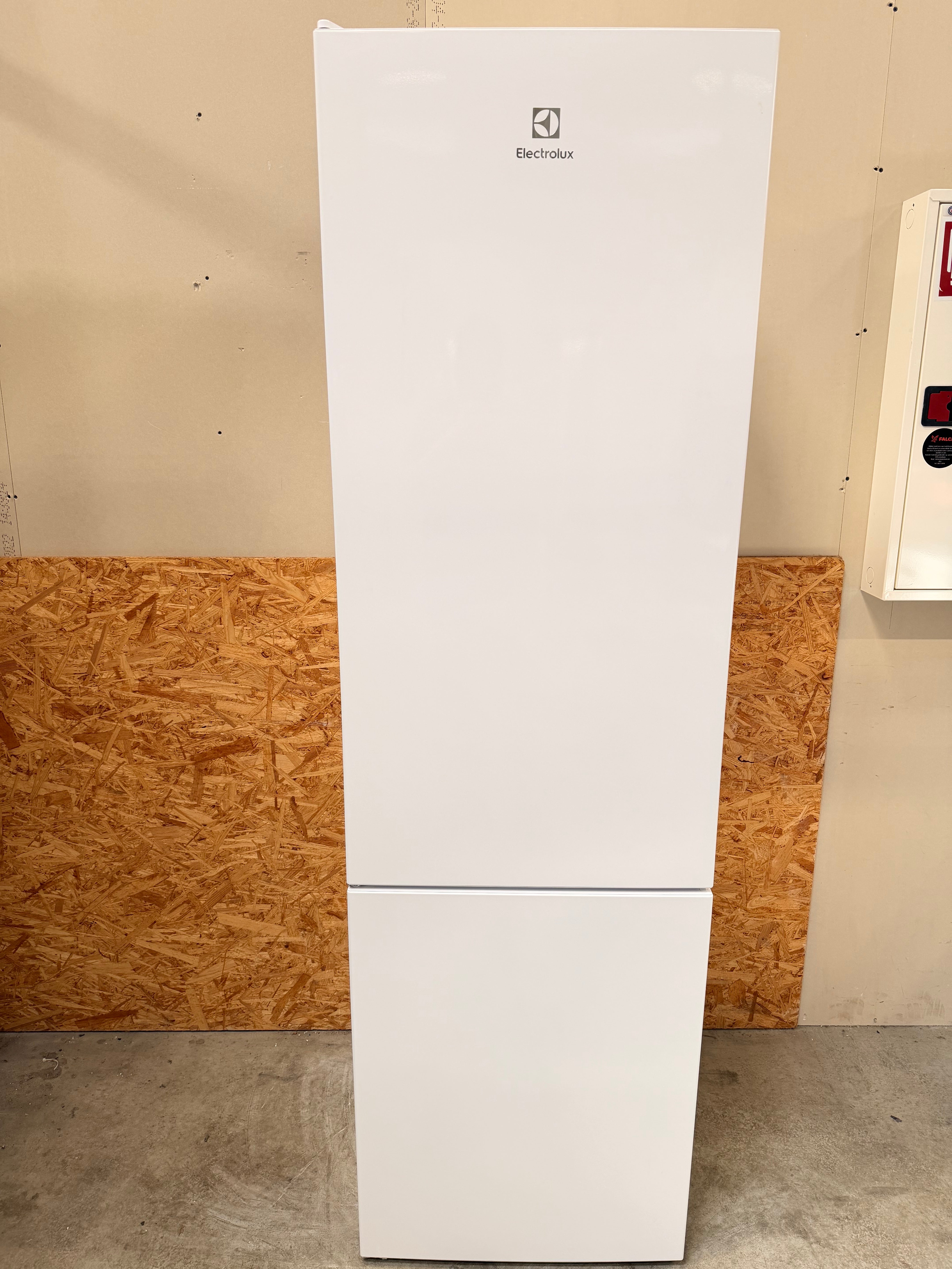 Electrolux køle/fryseskab LNC7ME34W1 - D19855