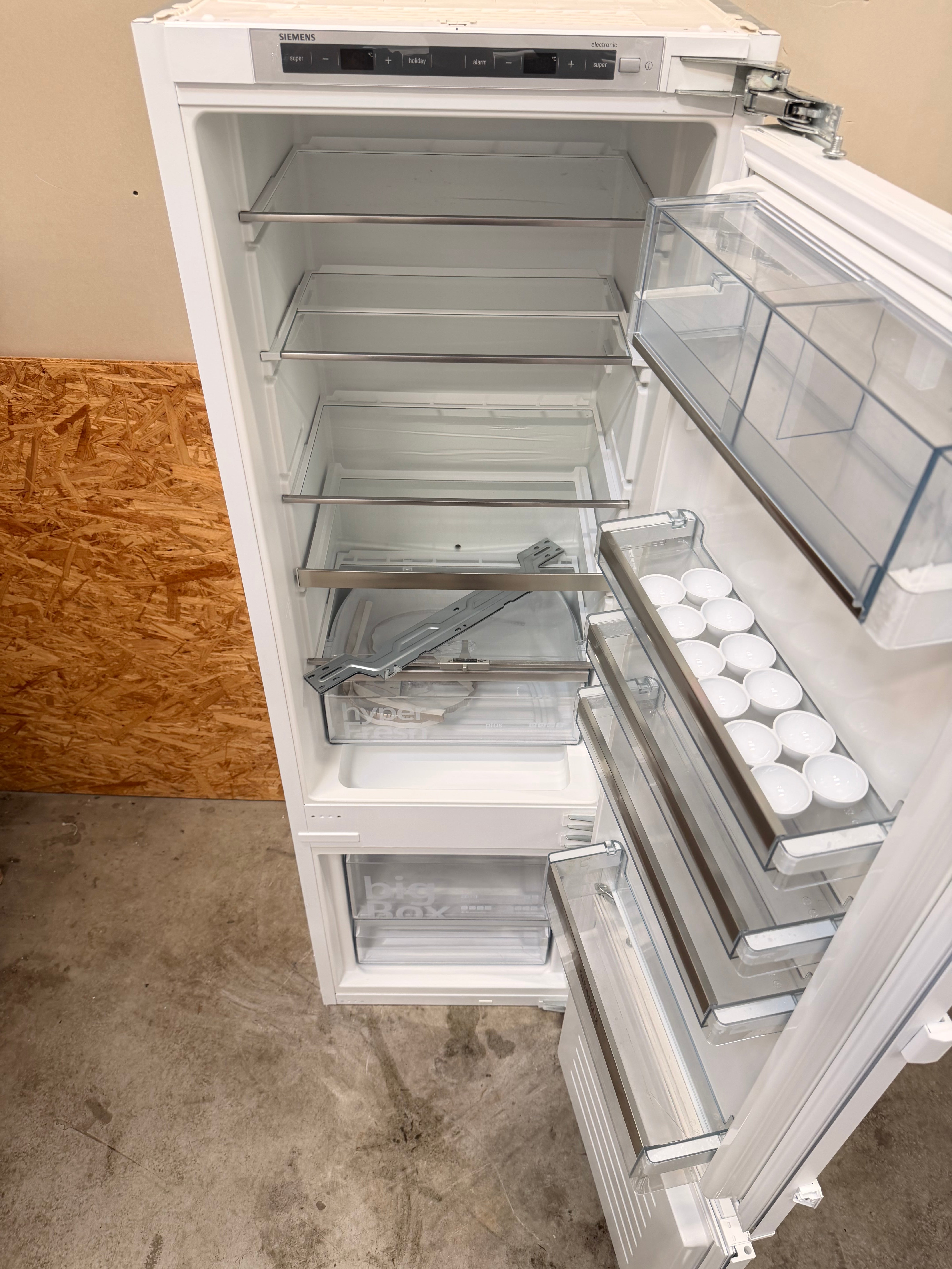 Siemens integrerbar køle/fryseskab KI87SAD30 - D19535