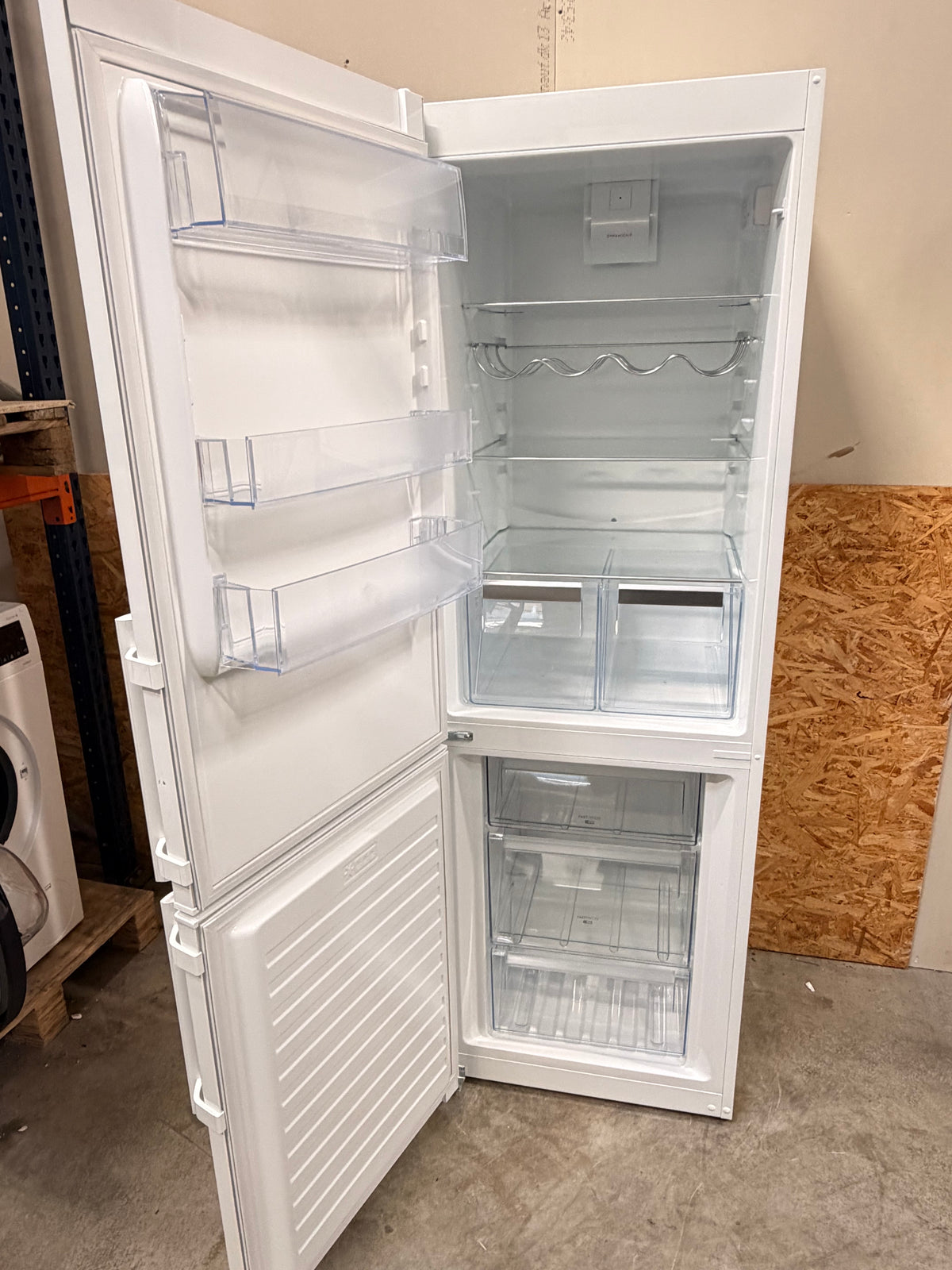 Electrolux køle/fryseskab KNT4TF33W2 - D20244