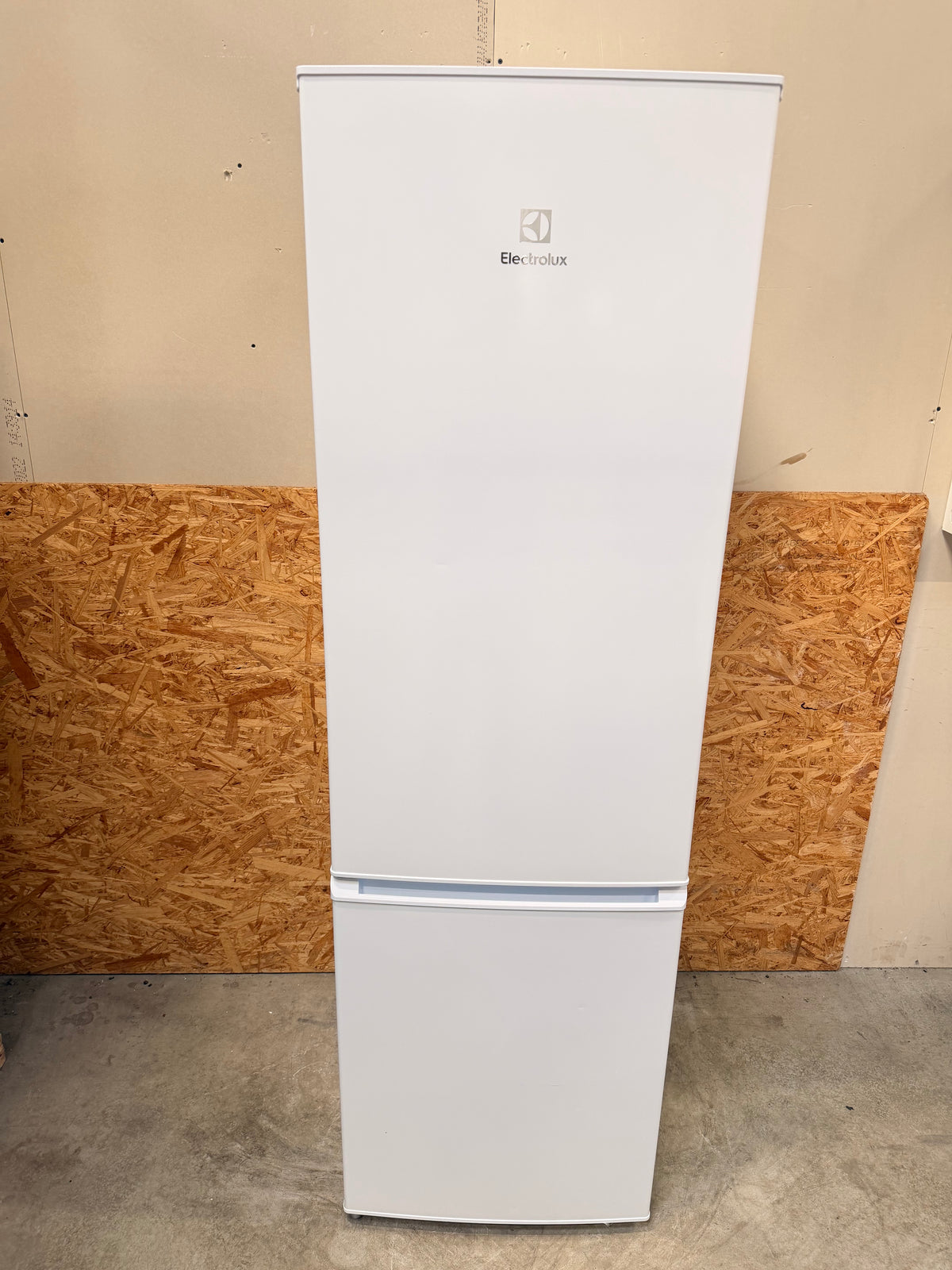 Electrolux køle/fryseskab ENF2751AOW - D20398