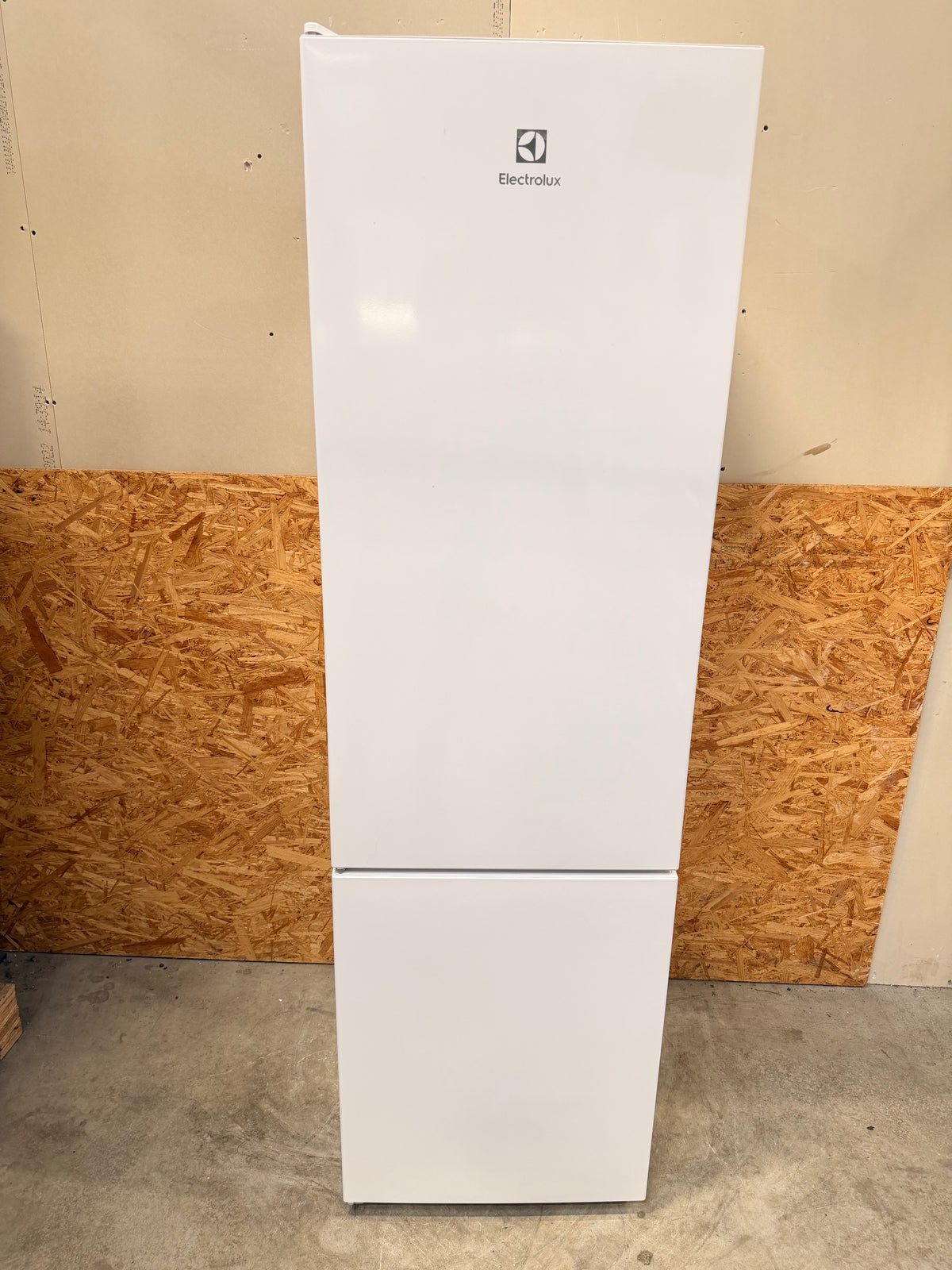 Electrolux køle/fryseskab LNB3AF26W0 - D20175