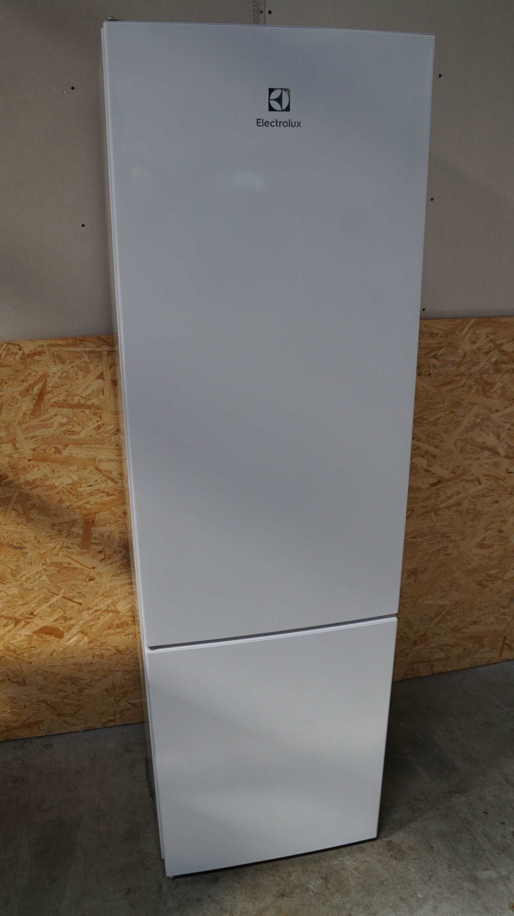Electrolux køle-fryseskab LNB3AF26W0