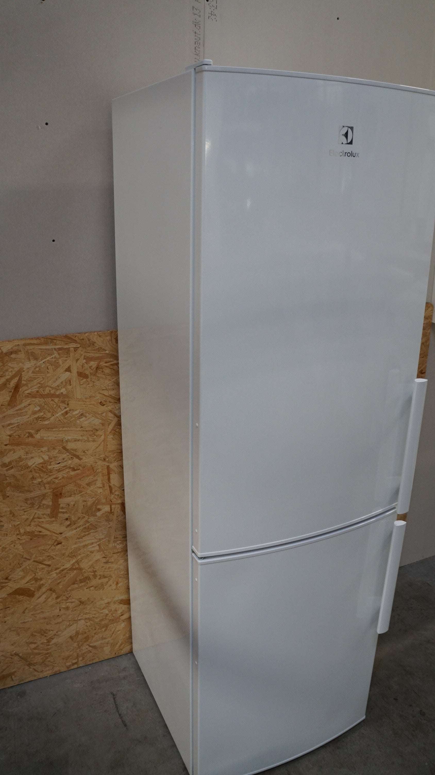 Electrolux køle/fryseskab KNT4TF33W2 - D08111