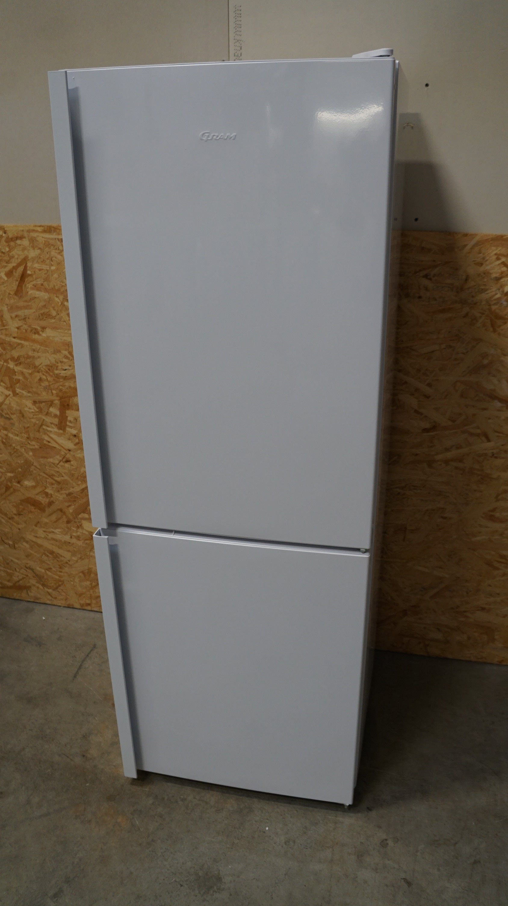 Gram køle/fryseskab KF471552 - D09188