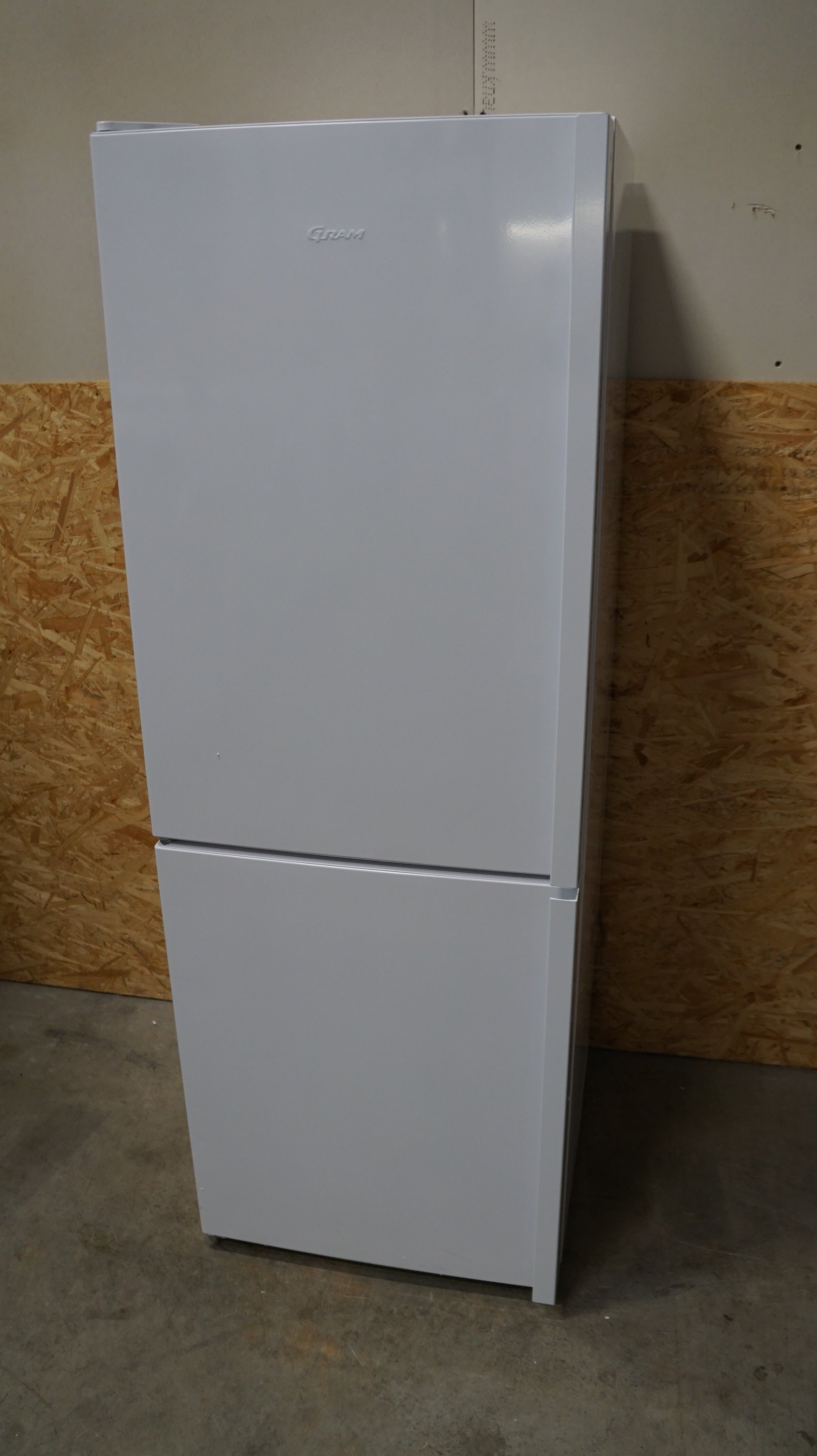 Gram køle/fryseskab KF471552 - D09193