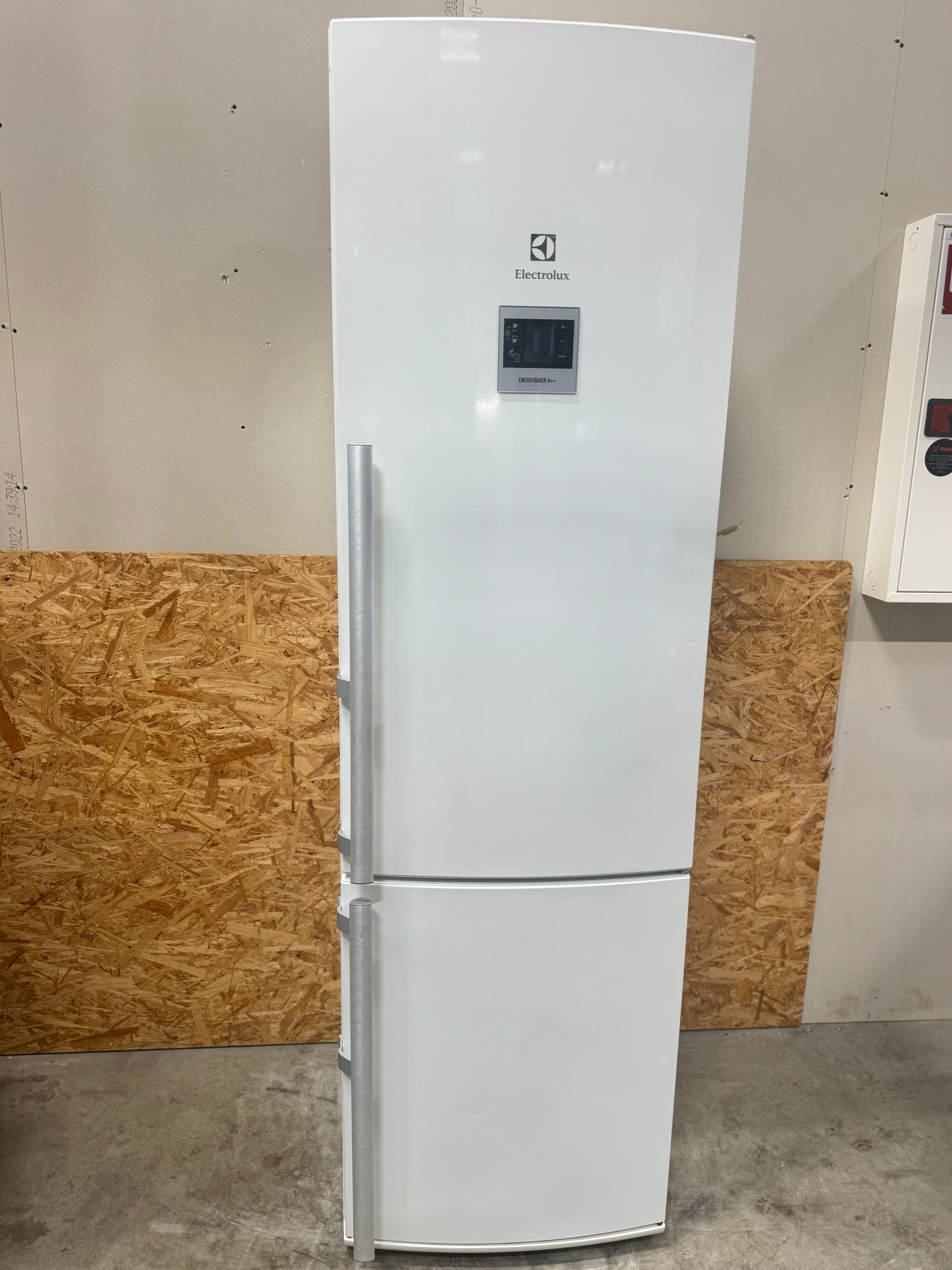 Electrolux køle/fryseskab EN4011AOW - D16238