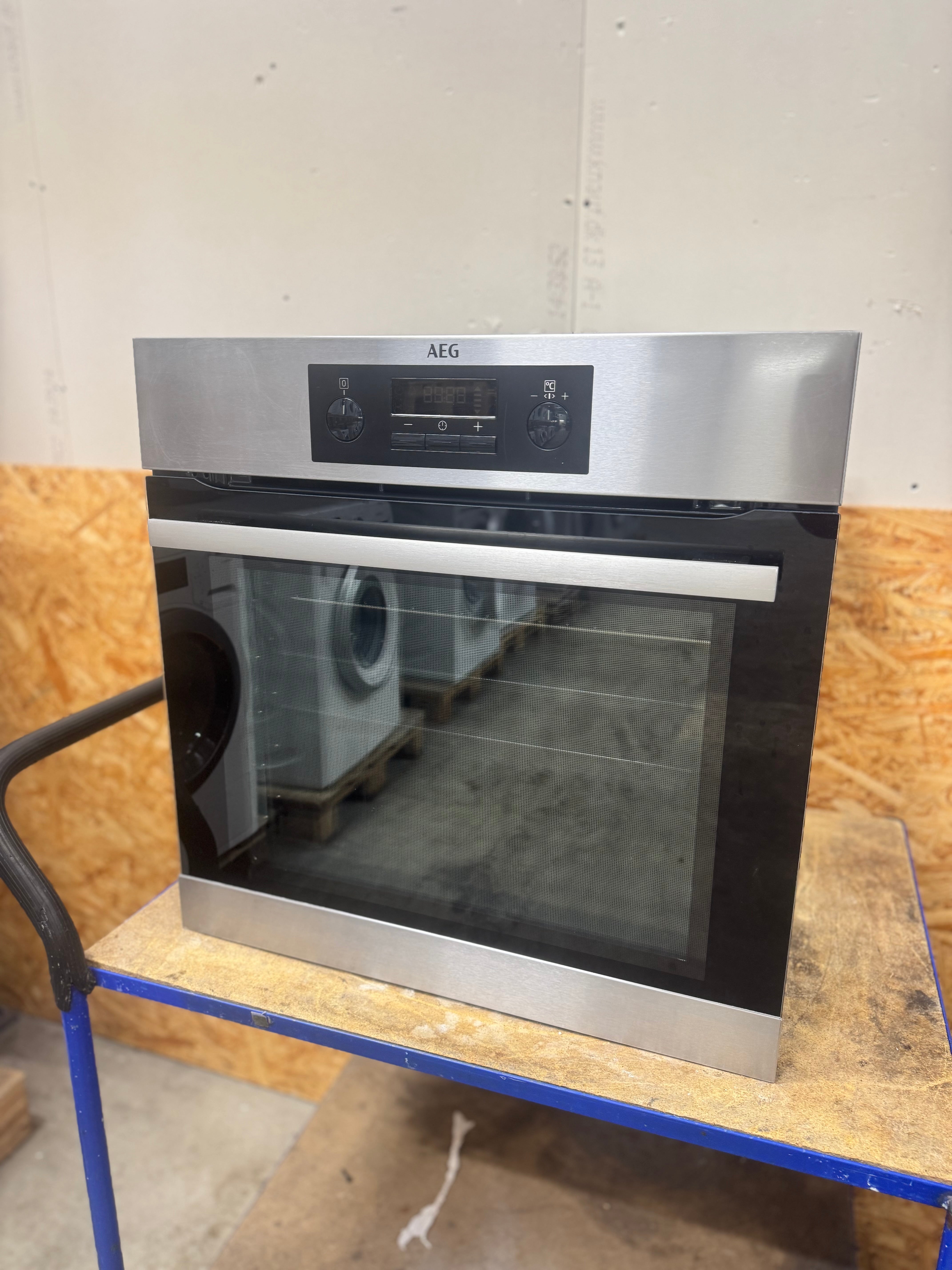 AEG indbygningsovn BPB331021M - D17740