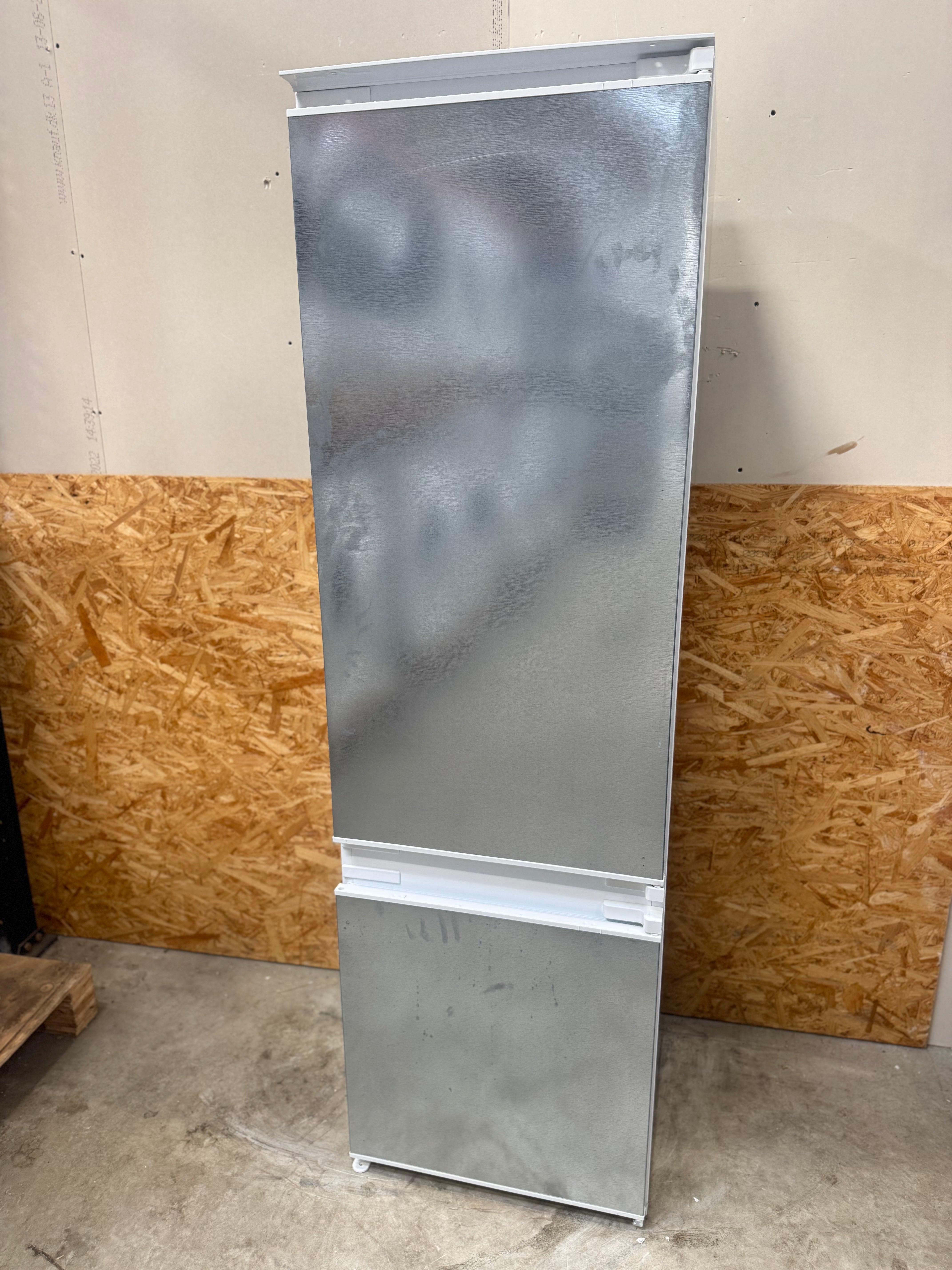 Siemens integrerbar køle/fryseskab KI38VV20 - D17744