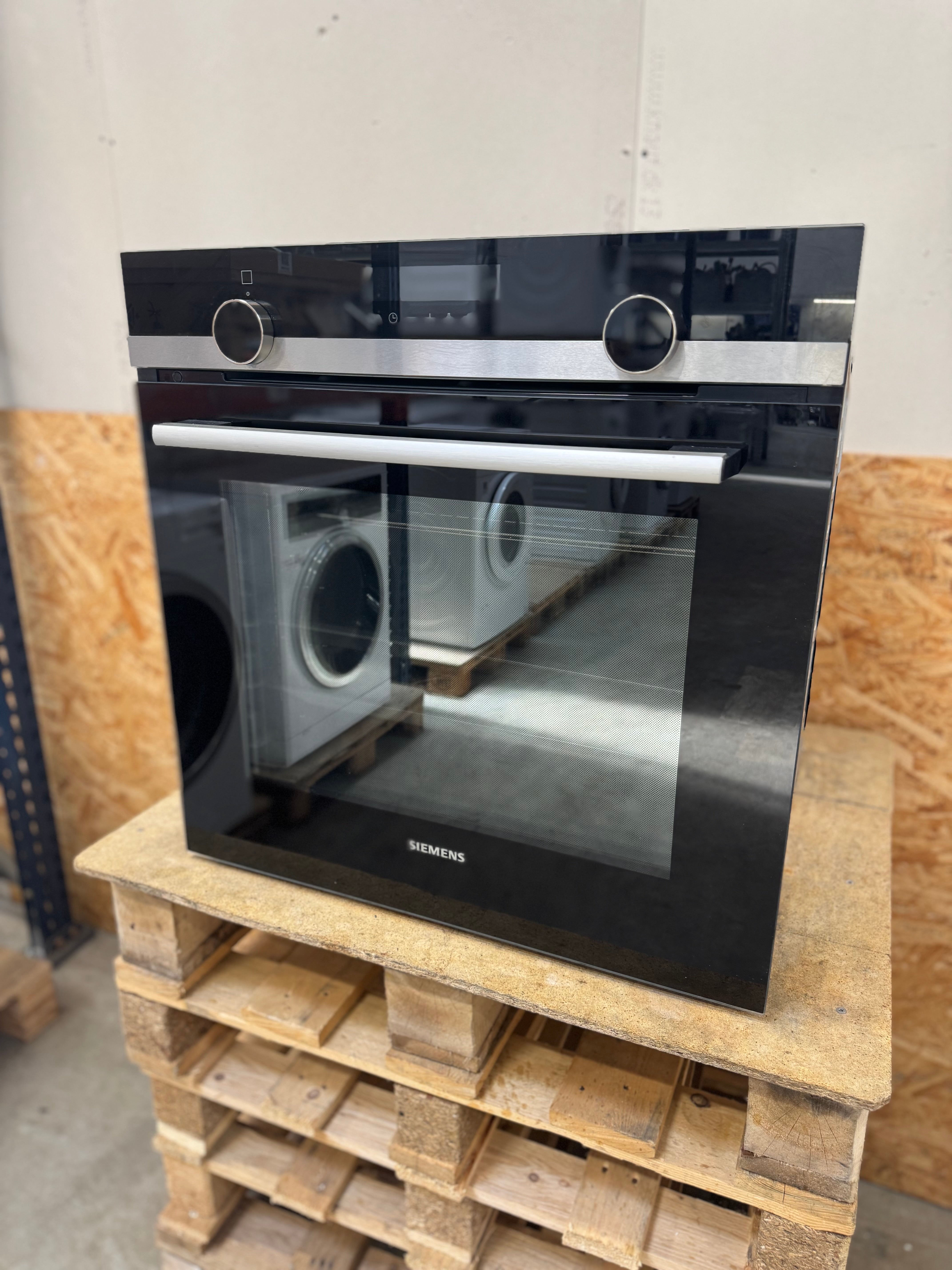 Siemens indbygningsovn HB578ACS0S - D19267