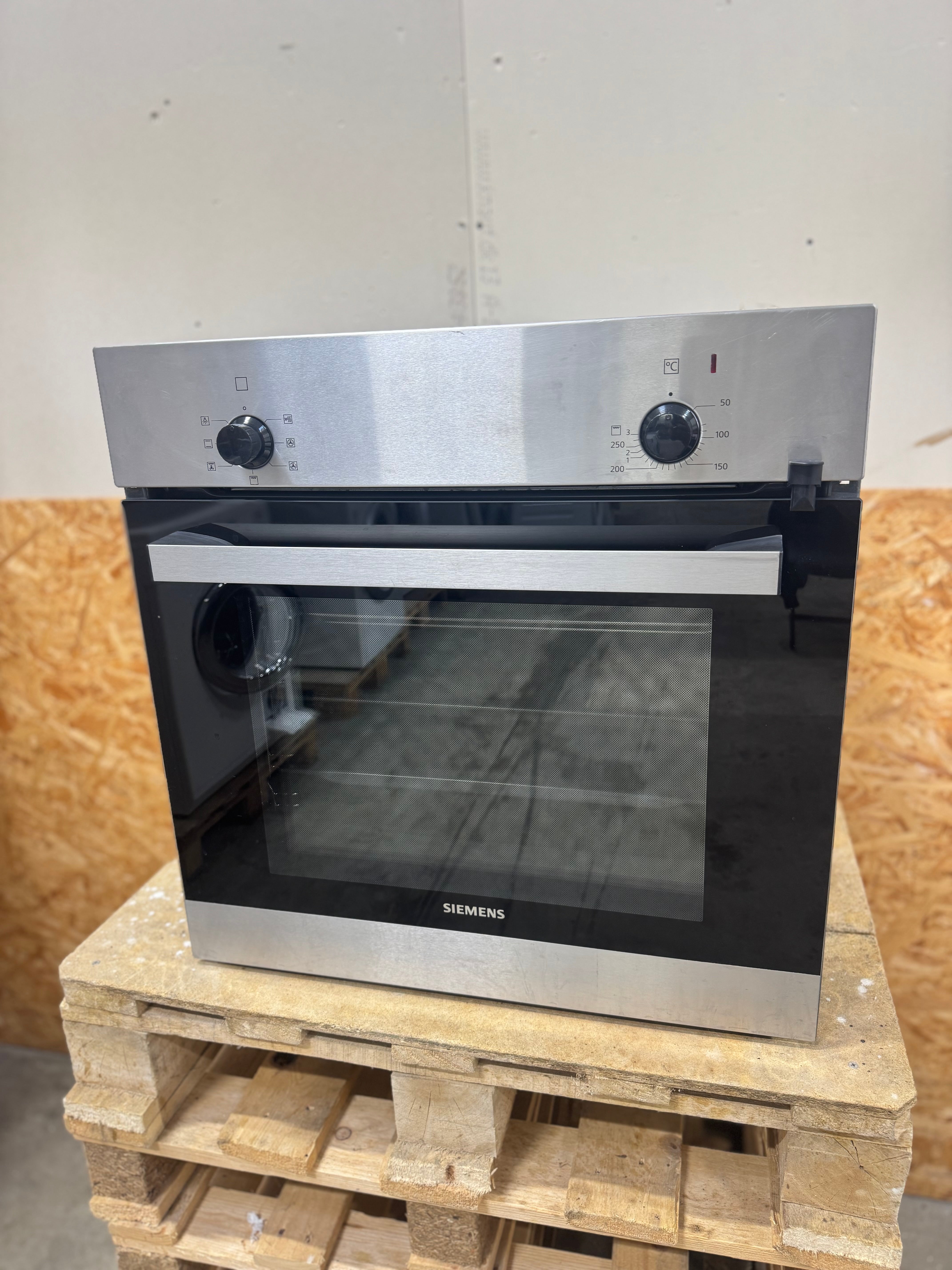 Siemens indbygningsovn HB010FBR0S - D17382